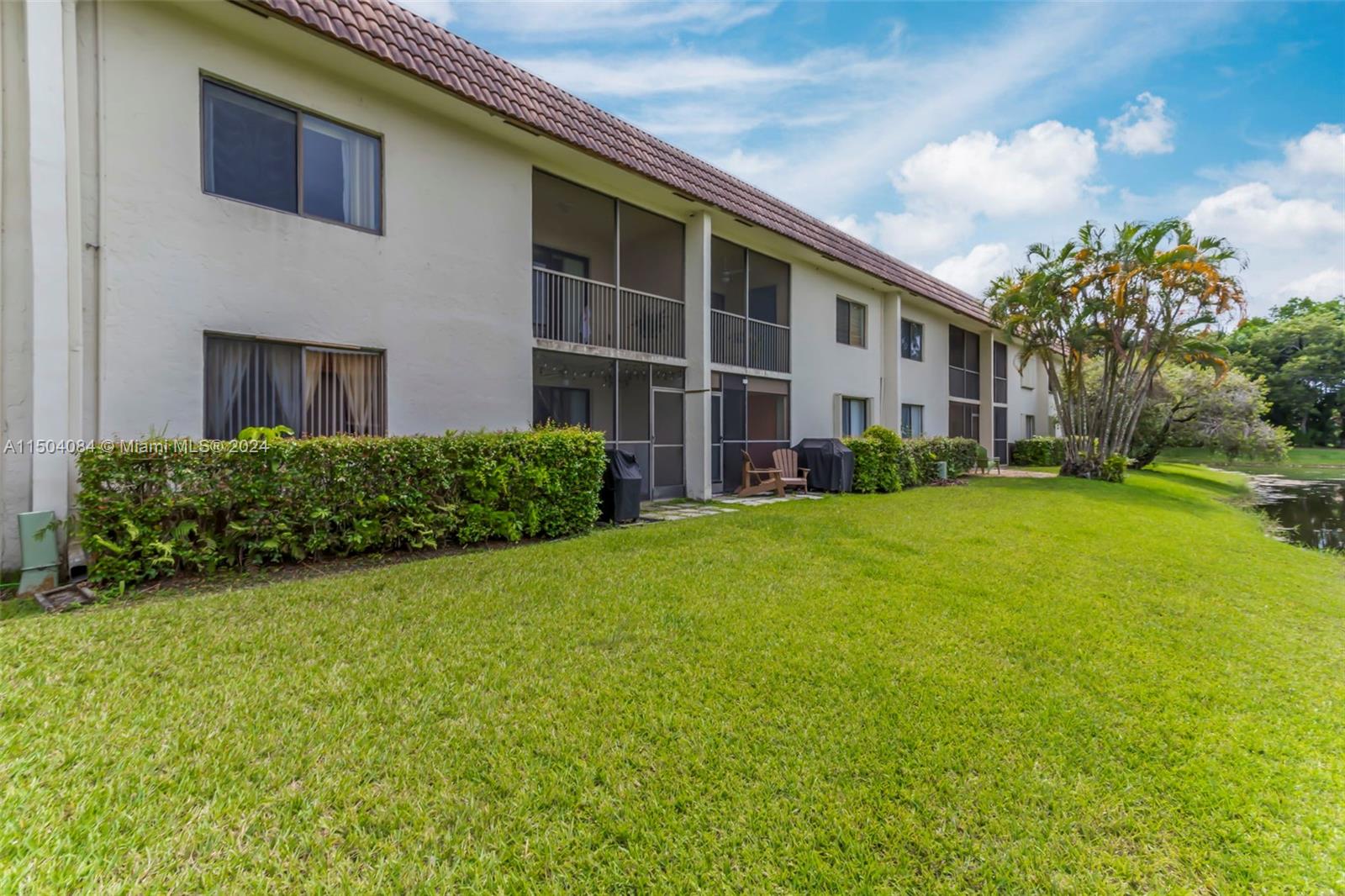 401 Lakeview Dr 105, Weston, FL 33326, 2 Bedrooms Bedrooms, ,2 BathroomsBathrooms,Residential,For Sale,Lakeview Dr,A11504084