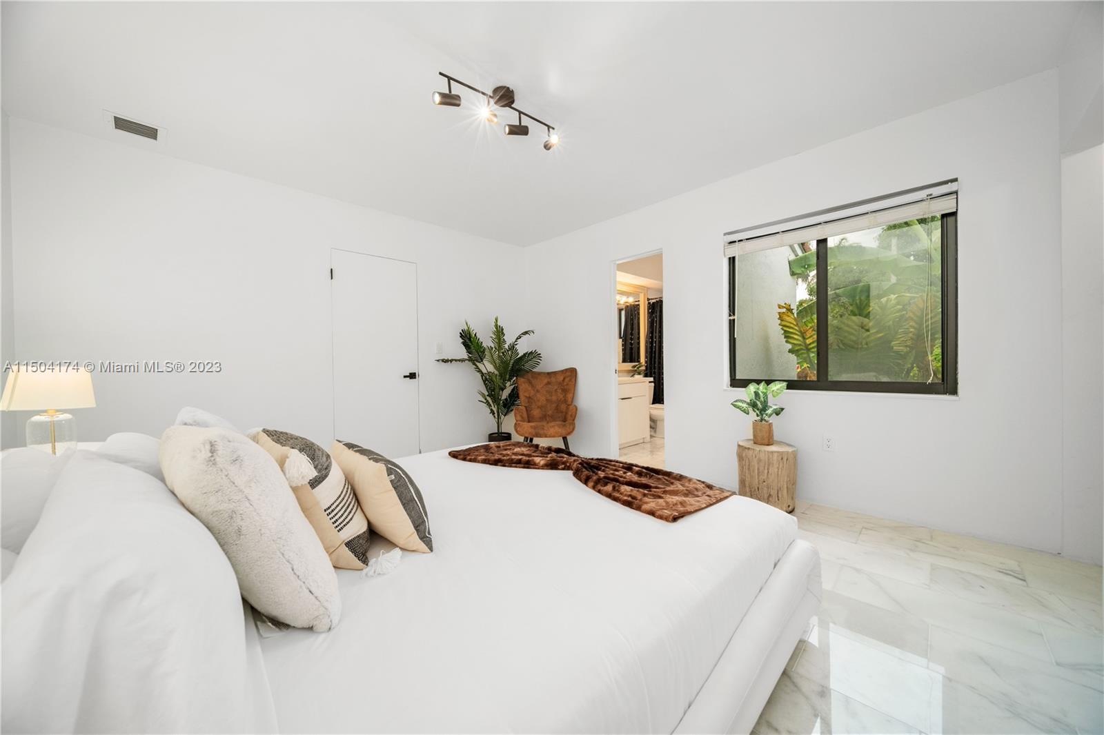 1061 NW North River Dr, Miami, Florida 33136, 9 Bedrooms Bedrooms, ,6 BathroomsBathrooms,Residentiallease,For Rent,1061 NW North River Dr,A11504174