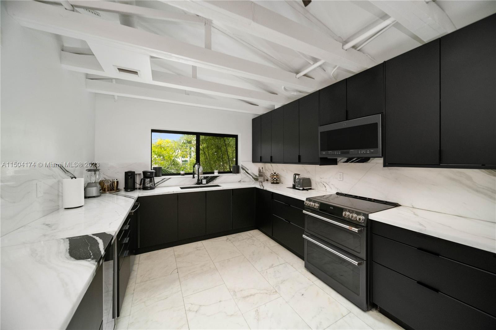 1061 NW North River Dr, Miami, Florida 33136, 9 Bedrooms Bedrooms, ,6 BathroomsBathrooms,Residentiallease,For Rent,1061 NW North River Dr,A11504174