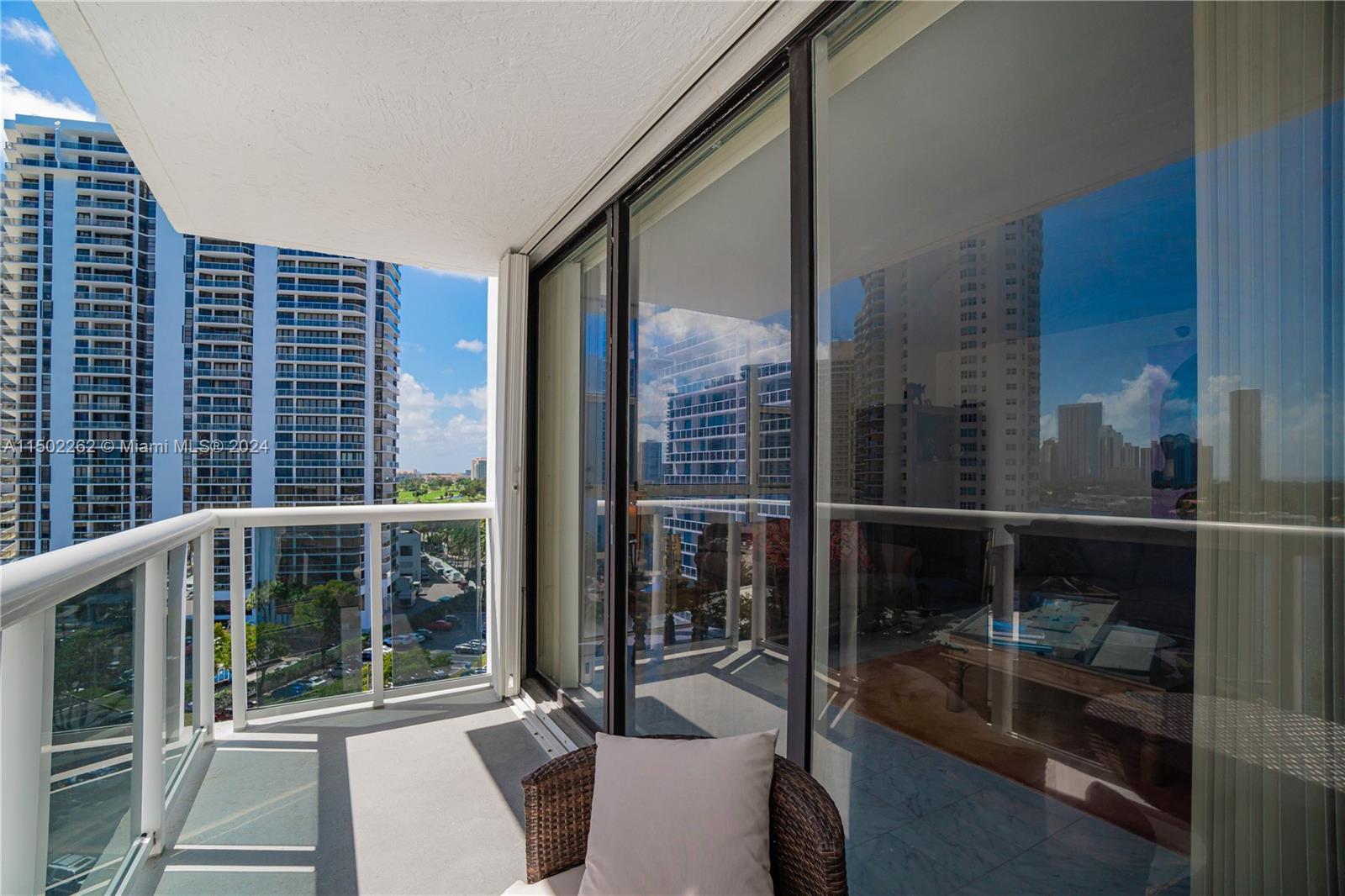 20515 E Country Club Dr 1048, Aventura, Florida 33180, 2 Bedrooms Bedrooms, ,2 BathroomsBathrooms,Residential,For Sale,20515 E Country Club Dr 1048,A11502262