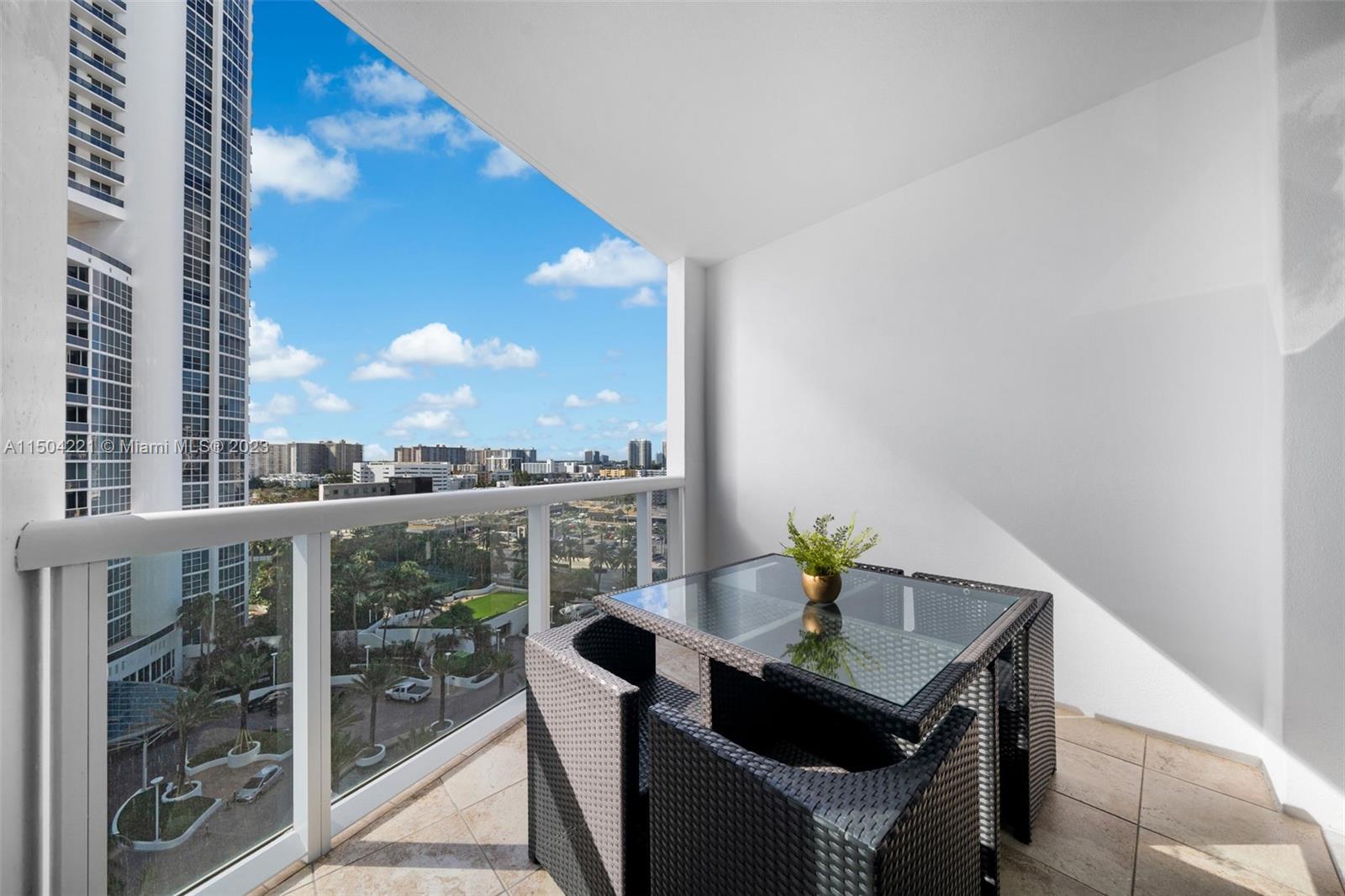 18201 Collins Ave 1208, Sunny Isles Beach, Florida 33160, 1 Bedroom Bedrooms, ,1 BathroomBathrooms,Residential,For Sale,18201 Collins Ave 1208,A11504221