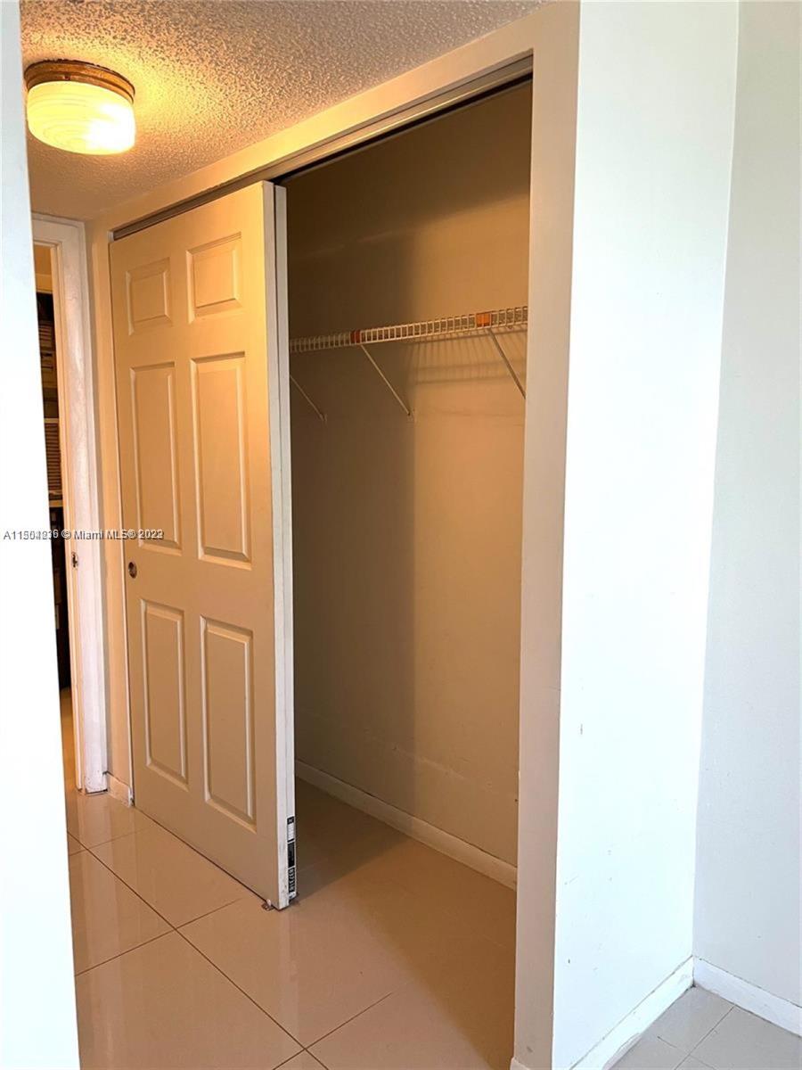 17890 W Dixie Hwy 305, North Miami Beach, Florida 33160, 1 Bedroom Bedrooms, ,1 BathroomBathrooms,Residentiallease,For Rent,17890 W Dixie Hwy 305,A11504236