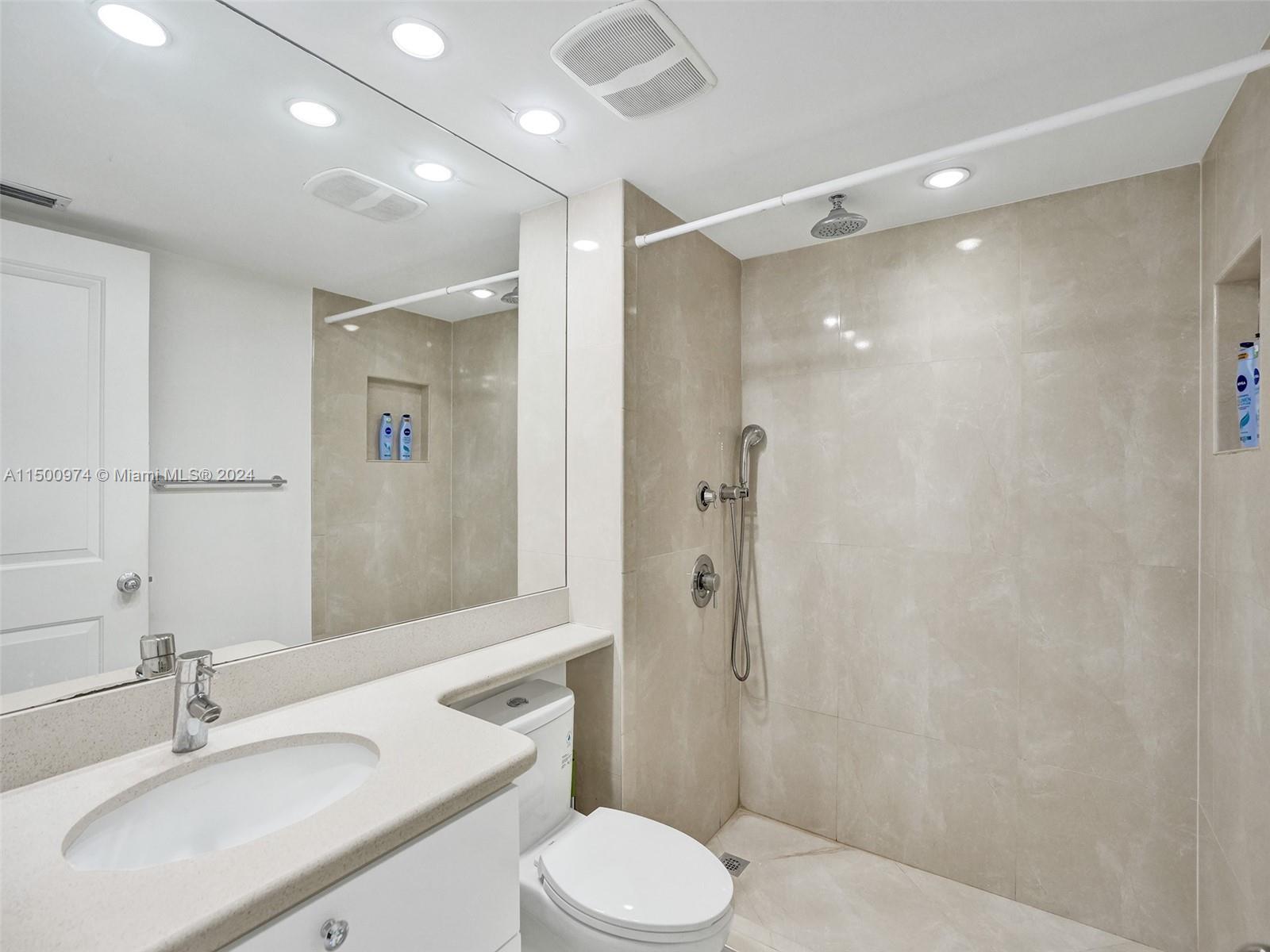 400 Pointe Dr, Miami Beach, FL, 33139 United States, 3 Bedrooms Bedrooms, ,3 BathroomsBathrooms,Residential,For Sale,Pointe Dr,A11500974