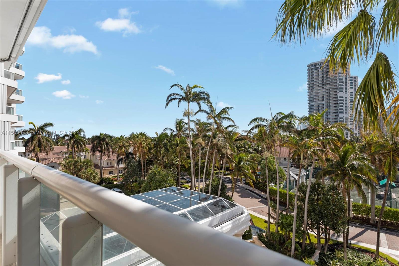 21050 Point Pl 502, Miami, Florida 33180, 3 Bedrooms Bedrooms, ,2 BathroomsBathrooms,Residential,For Sale,21050 Point Pl 502,A11503468