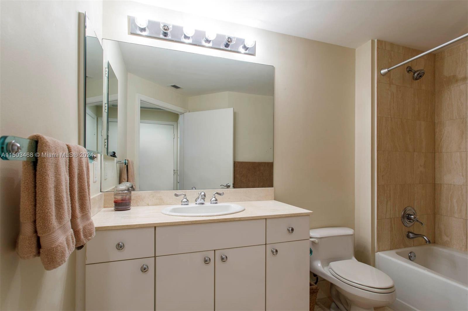 21050 Point Pl 502, Miami, Florida 33180, 3 Bedrooms Bedrooms, ,2 BathroomsBathrooms,Residential,For Sale,21050 Point Pl 502,A11503468