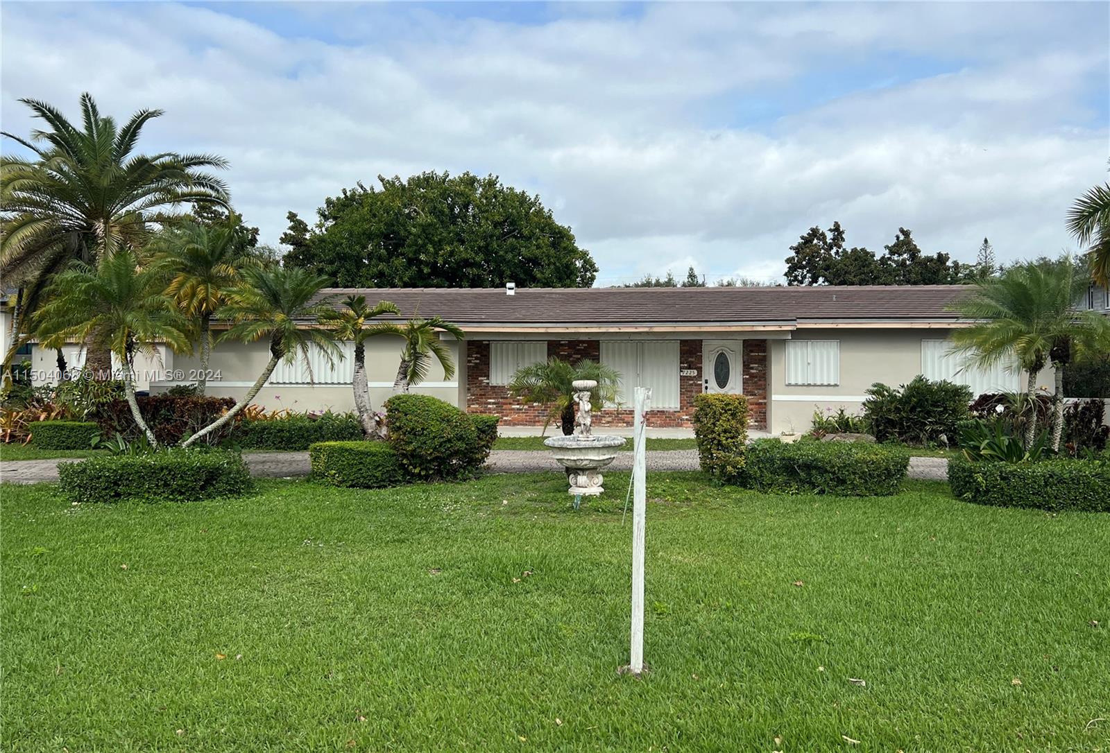 7225 SW 76th St  For Sale A11504068, FL