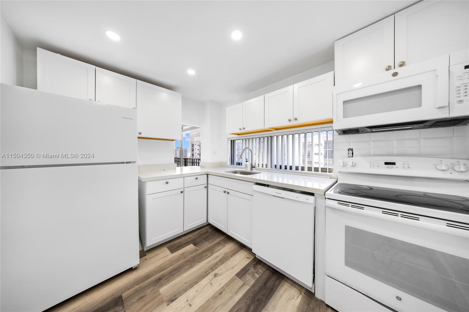 17021 N Bay Rd 823, Sunny Isles Beach, Florida 33160, 1 Bedroom Bedrooms, ,1 BathroomBathrooms,Residentiallease,For Rent,17021 N Bay Rd 823,A11504350