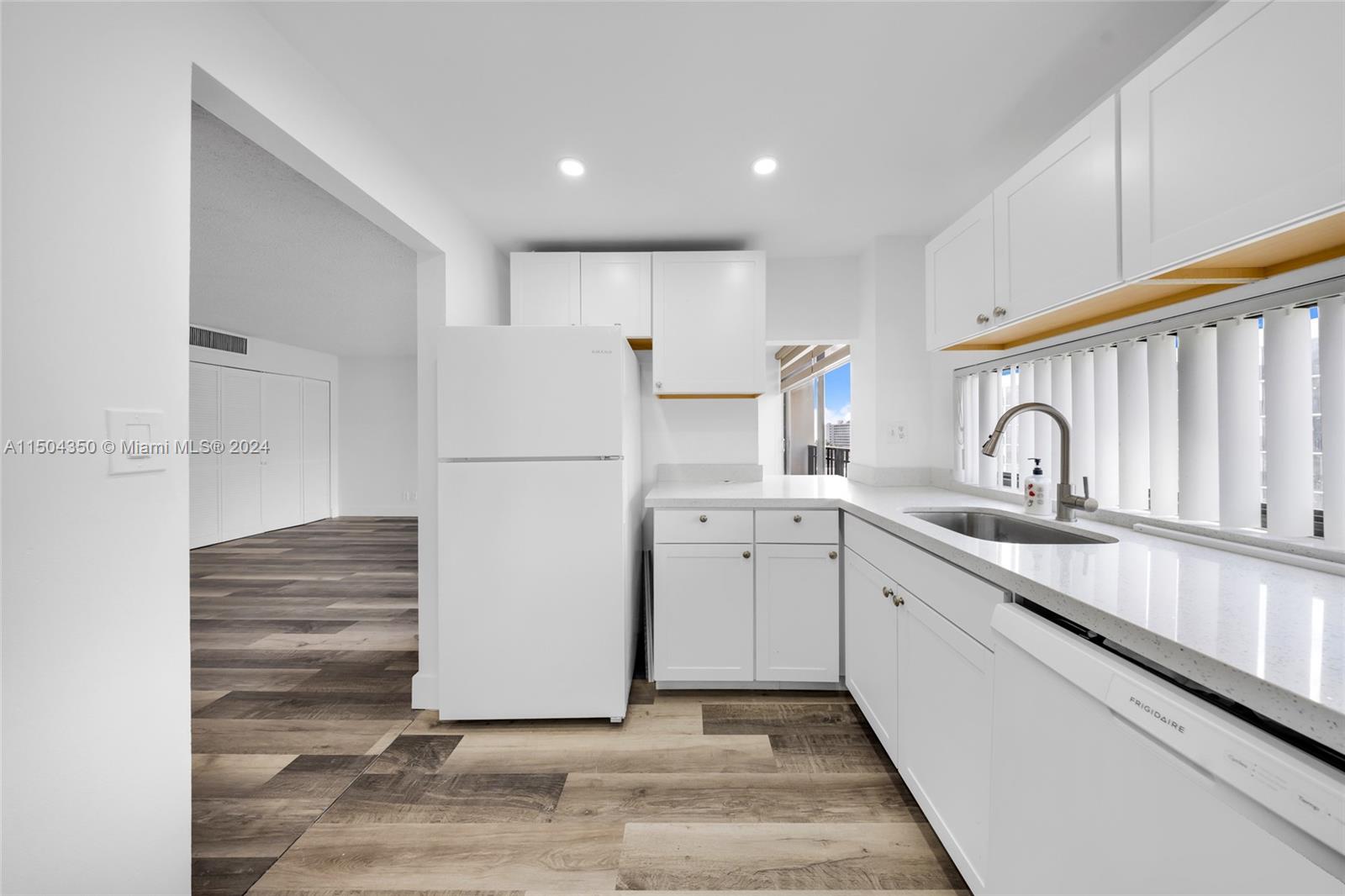 17021 N Bay Rd 823, Sunny Isles Beach, Florida 33160, 1 Bedroom Bedrooms, ,1 BathroomBathrooms,Residentiallease,For Rent,17021 N Bay Rd 823,A11504350