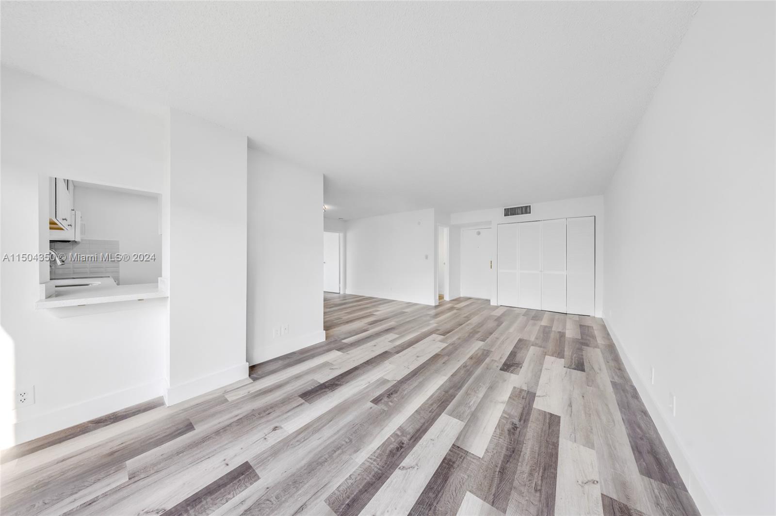 17021 N Bay Rd 823, Sunny Isles Beach, Florida 33160, 1 Bedroom Bedrooms, ,1 BathroomBathrooms,Residentiallease,For Rent,17021 N Bay Rd 823,A11504350