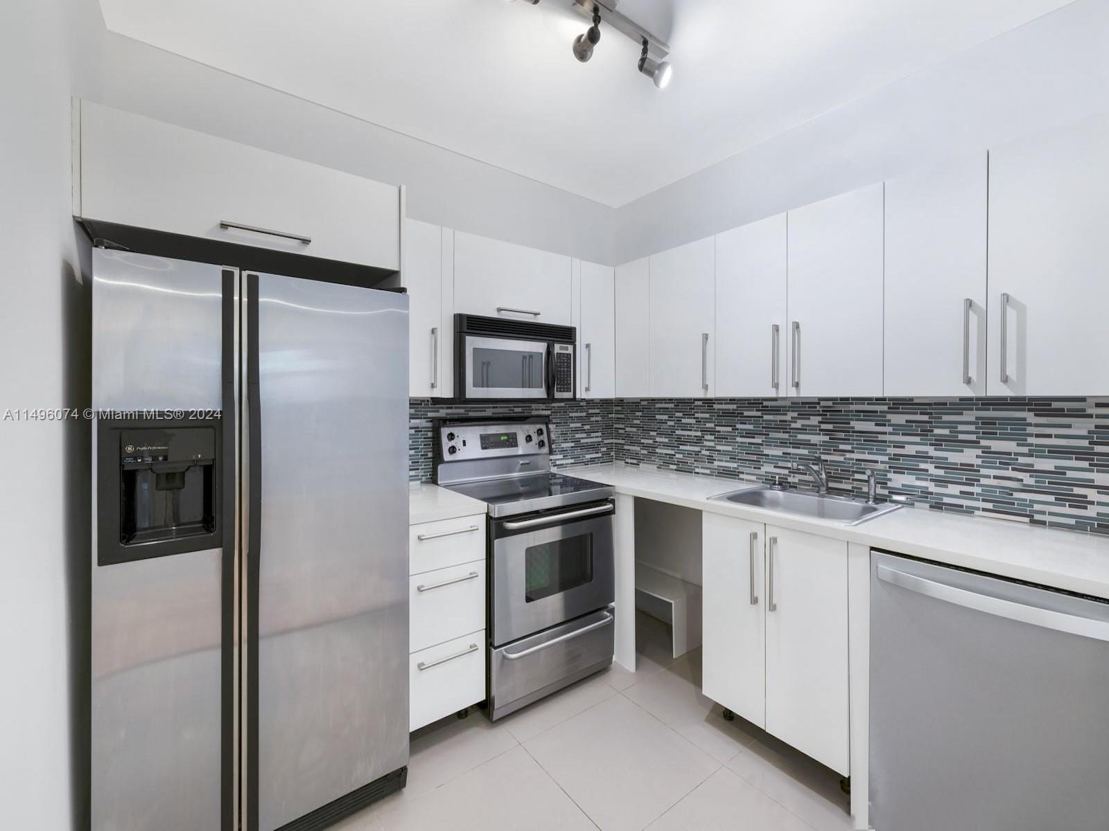 1018 Meridian Ave 4, Miami Beach, Florida 33139, 2 Bedrooms Bedrooms, ,2 BathroomsBathrooms,Residential,For Sale,1018 Meridian Ave 4,A11496074