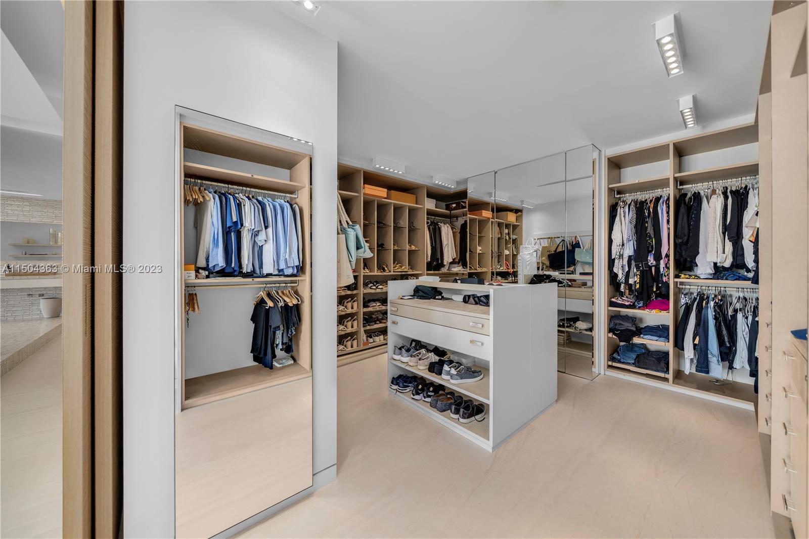 9705 Collins Ave, Bal Harbour, FL, 33154 United States, 3 Bedrooms Bedrooms, ,3 BathroomsBathrooms,Residential,For Sale,Collins Ave,A11504363