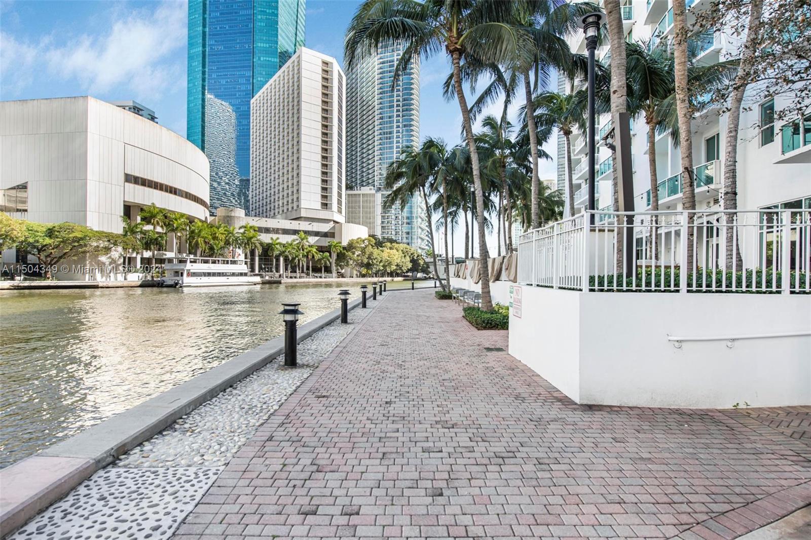 31 SE 5th St 3918, Miami, Florida 33131, 3 Bedrooms Bedrooms, ,2 BathroomsBathrooms,Residential,For Sale,31 SE 5th St 3918,A11504349