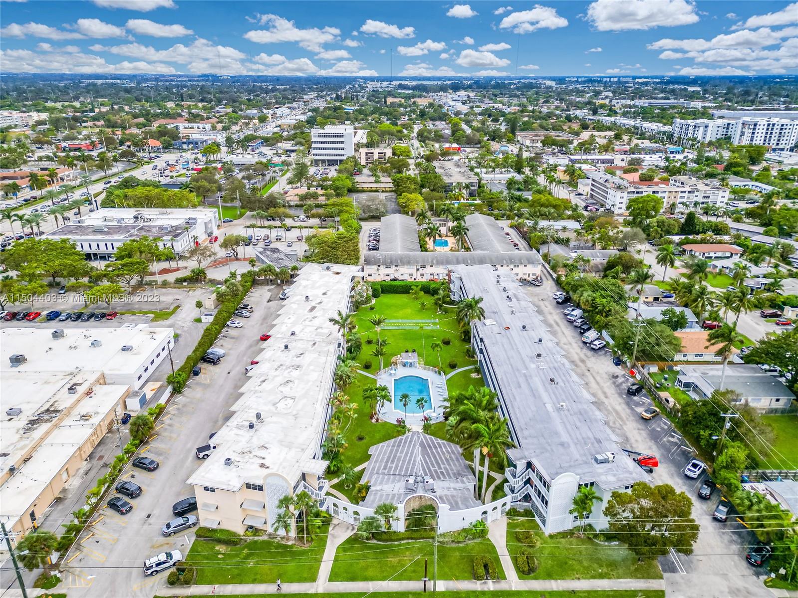 141 NE 10th Ave 26C, Hallandale Beach, Florida 33009, 1 Bedroom Bedrooms, ,1 BathroomBathrooms,Residential,For Sale,141 NE 10th Ave 26C,A11504403