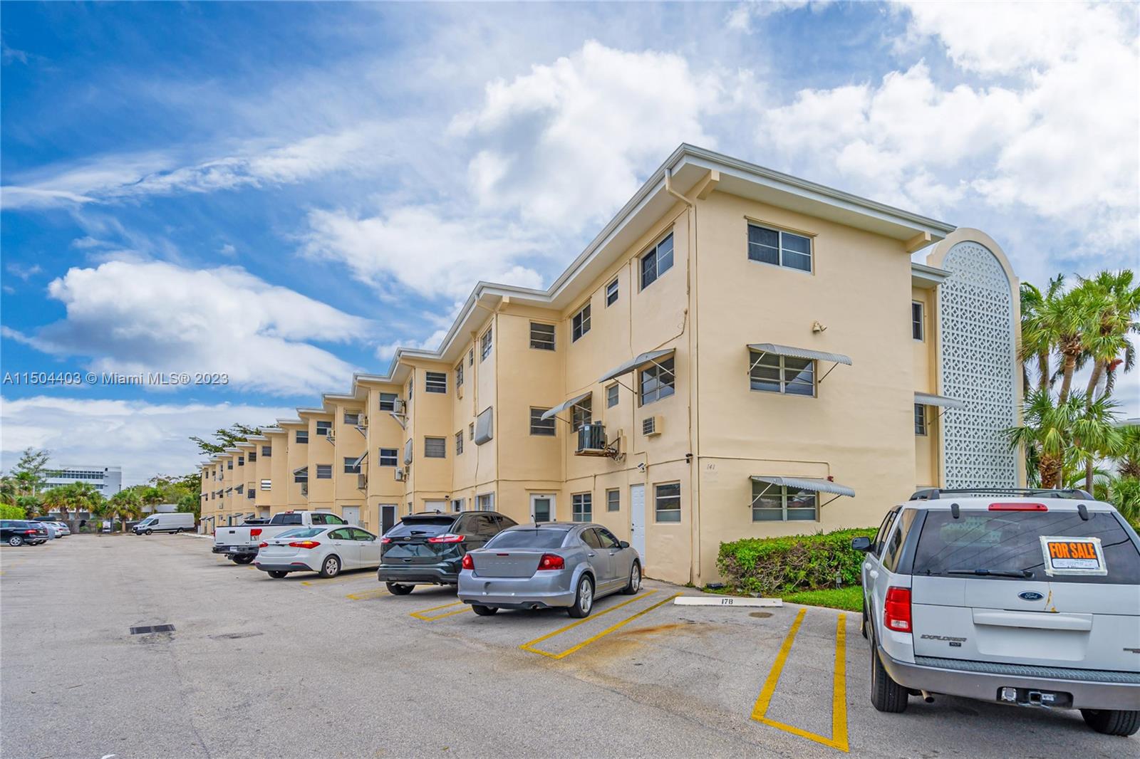 141 NE 10th Ave 26C, Hallandale Beach, Florida 33009, 1 Bedroom Bedrooms, ,1 BathroomBathrooms,Residential,For Sale,141 NE 10th Ave 26C,A11504403