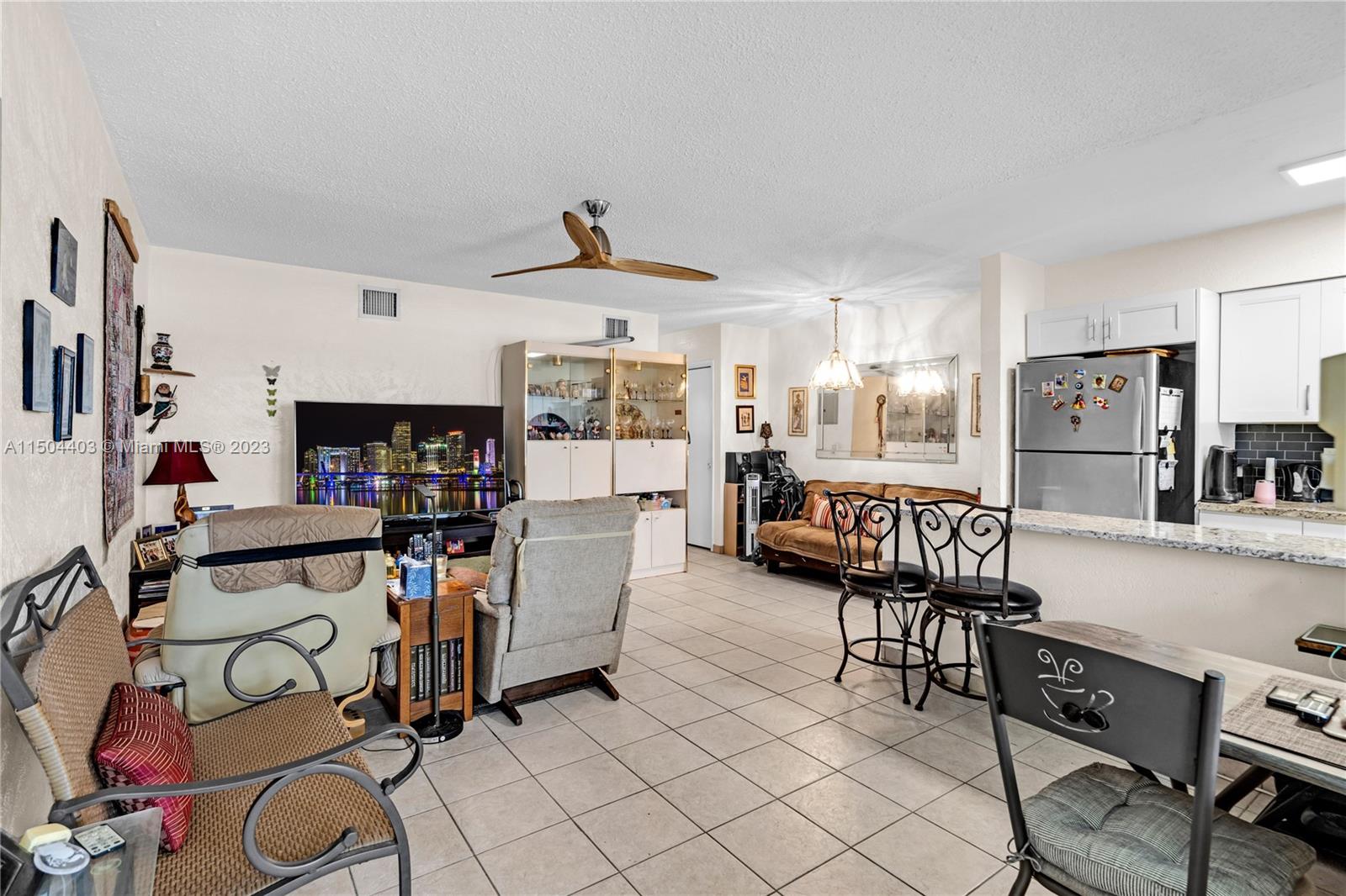 141 NE 10th Ave 26C, Hallandale Beach, Florida 33009, 1 Bedroom Bedrooms, ,1 BathroomBathrooms,Residential,For Sale,141 NE 10th Ave 26C,A11504403