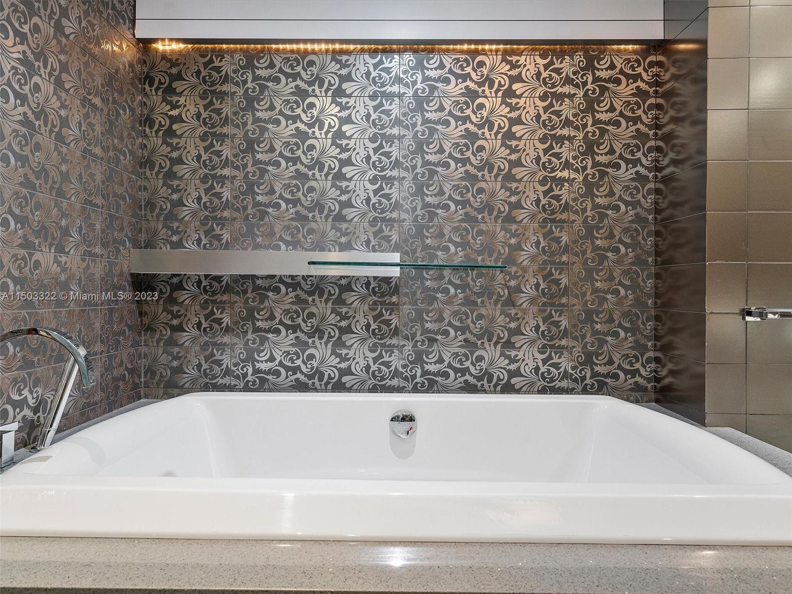 19667 Turnberry Way, Aventura, FL, 33180 United States, 2 Bedrooms Bedrooms, ,2 BathroomsBathrooms,Residential,For Sale,Turnberry Way,A11503322