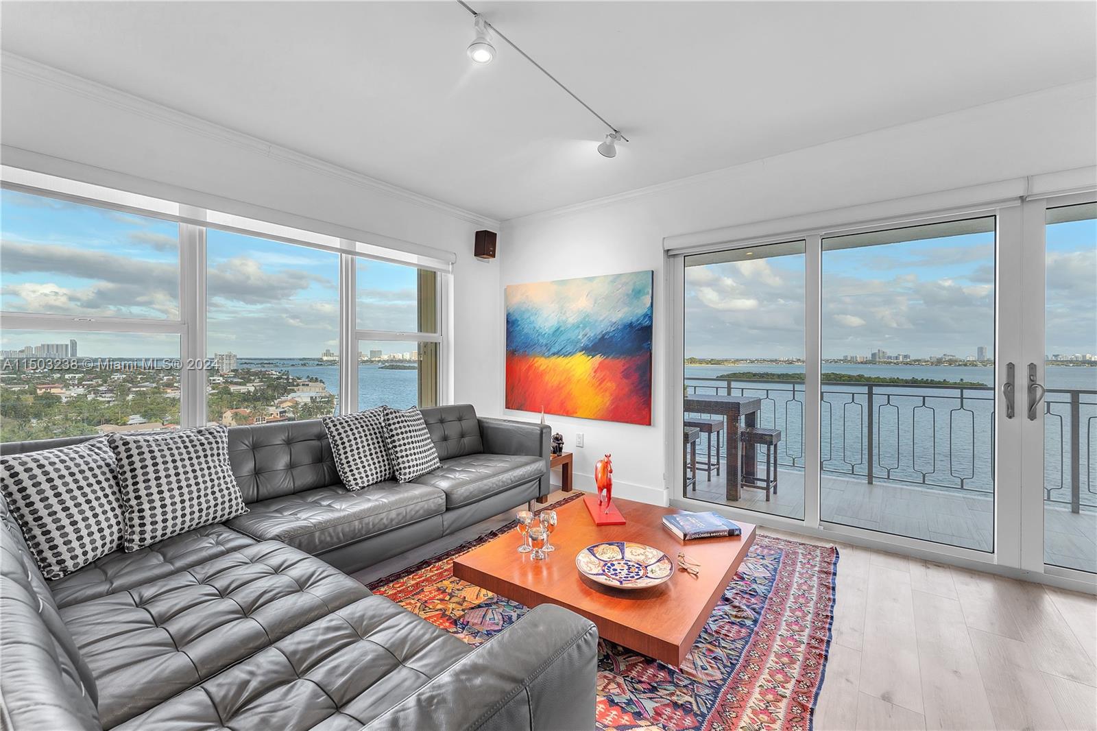 As a corner unit, this balcony enjoys heightened privacy and incredible views day and night. Experience the breeze, complemented by built-in speakers and new porcelain flooring