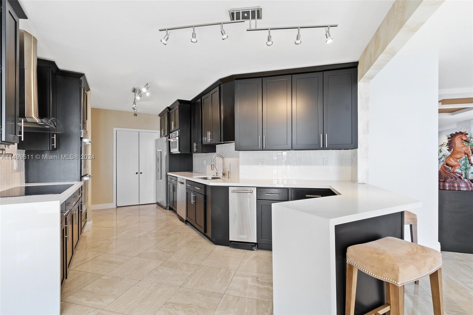 19500 Turnberry Way, Aventura, FL, 33180 United States, 4 Bedrooms Bedrooms, ,4 BathroomsBathrooms,Residential,For Sale,Turnberry Way,A11499511