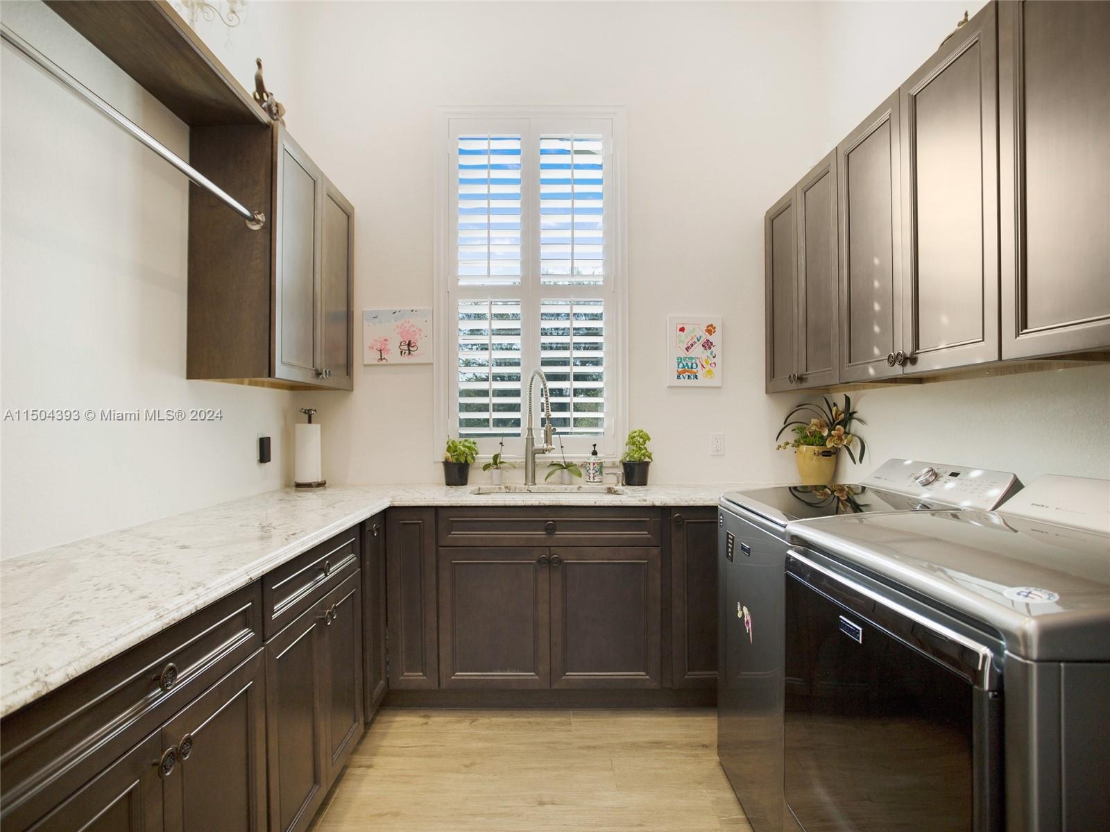 626 17th St, Naples, FL, 34117 United States, 4 Bedrooms Bedrooms, ,4 BathroomsBathrooms,Residential,For Sale,17th St,A11504393