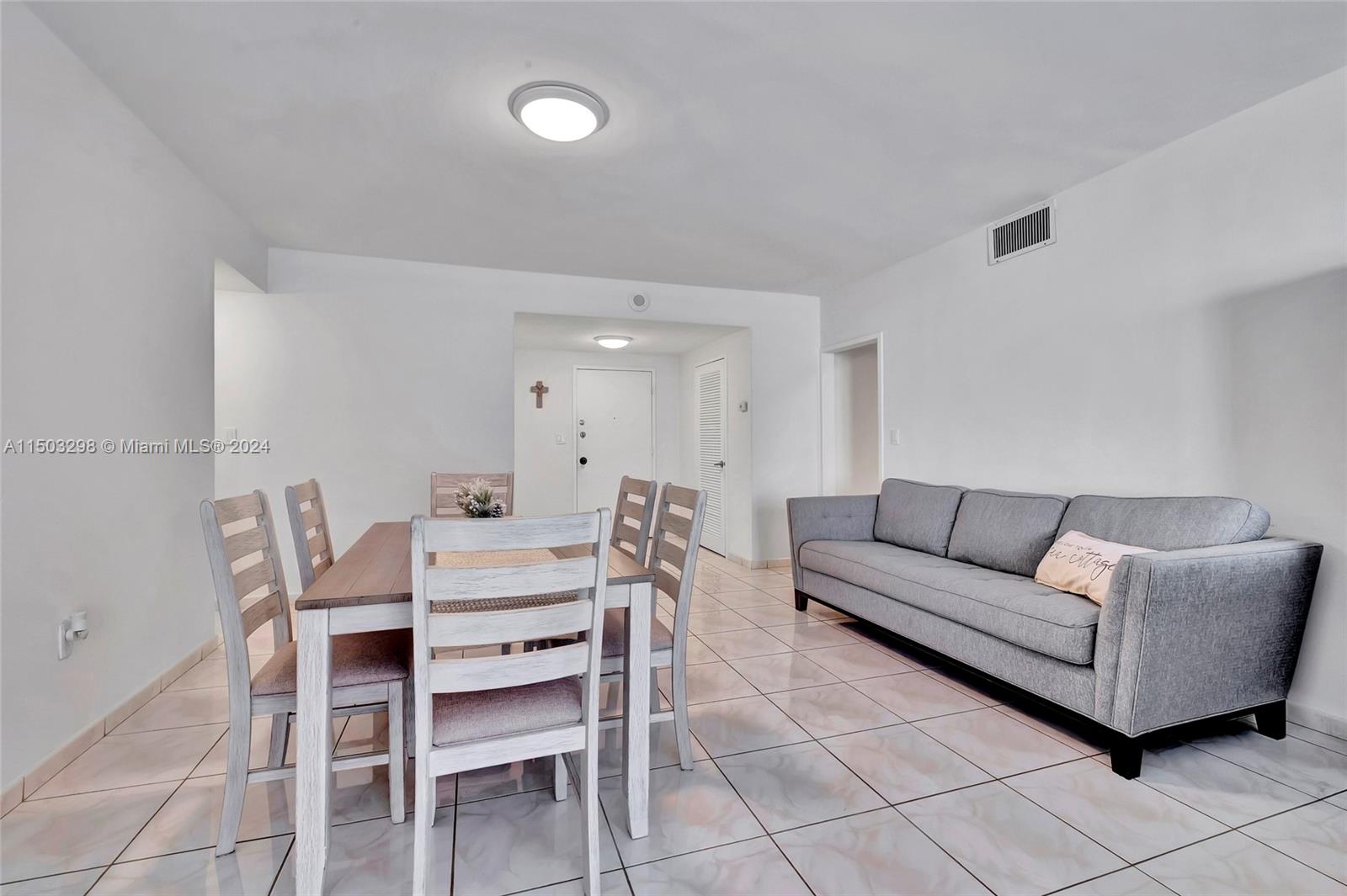 5825 Collins Ave 11E, Miami Beach, Florida 33140, 2 Bedrooms Bedrooms, ,2 BathroomsBathrooms,Residential,For Sale,5825 Collins Ave 11E,A11503298