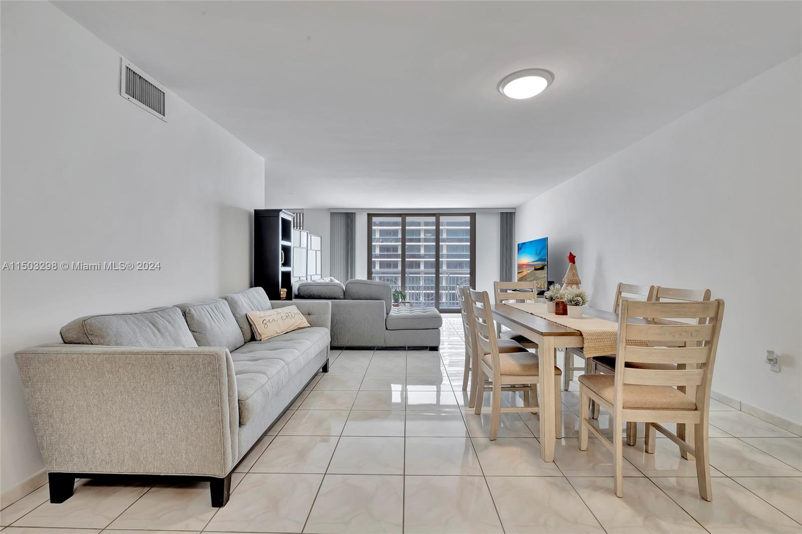 5825 Collins Ave 11E, Miami Beach, Florida 33140, 2 Bedrooms Bedrooms, ,2 BathroomsBathrooms,Residential,For Sale,5825 Collins Ave 11E,A11503298