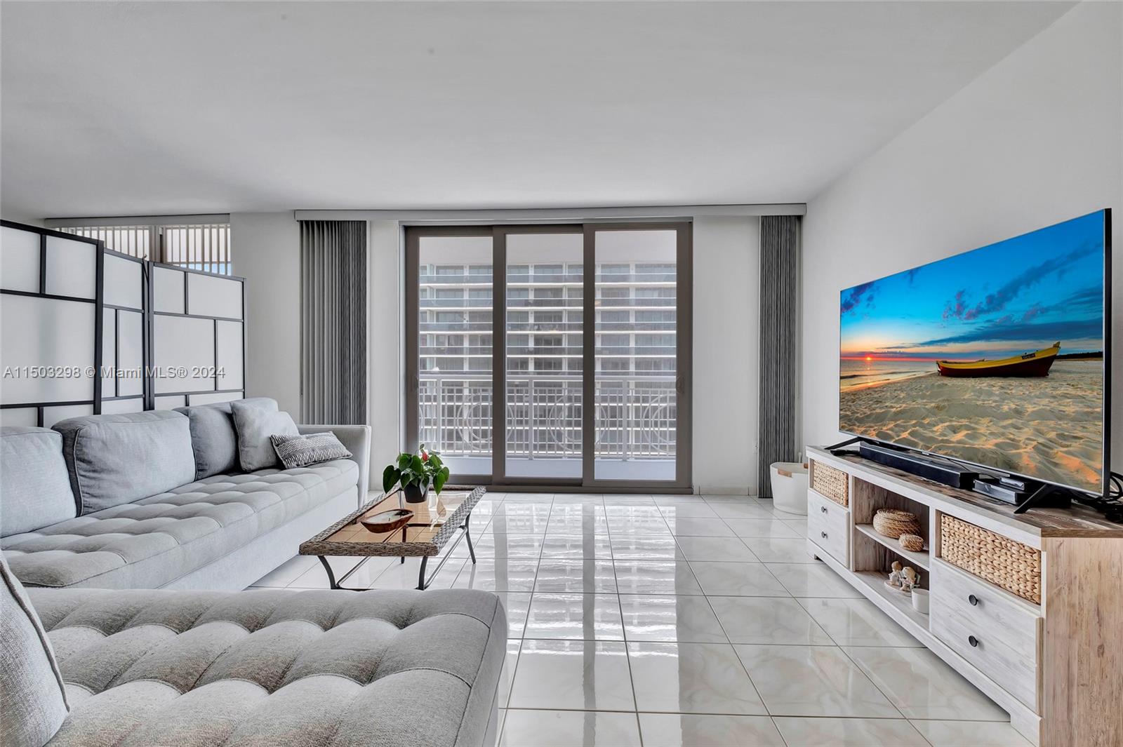 5825 Collins Ave 11E, Miami Beach, Florida 33140, 2 Bedrooms Bedrooms, ,2 BathroomsBathrooms,Residential,For Sale,5825 Collins Ave 11E,A11503298