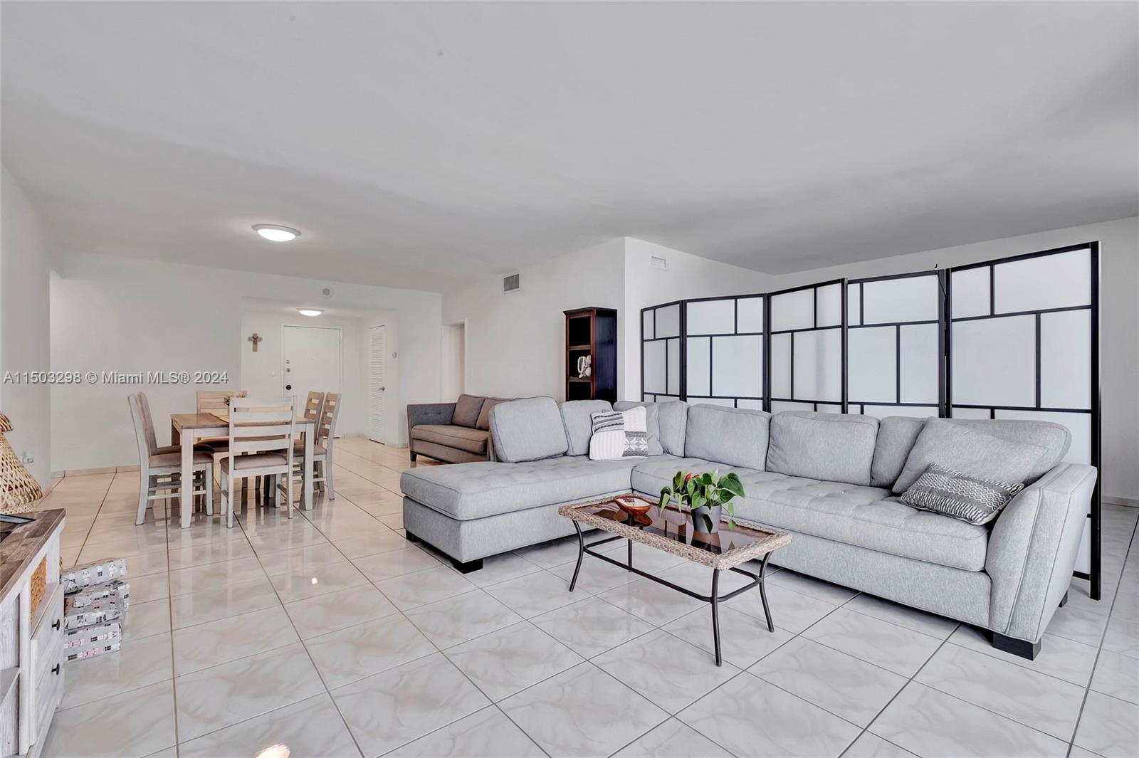 5825 Collins Ave 11E, Miami Beach, Florida 33140, 2 Bedrooms Bedrooms, ,2 BathroomsBathrooms,Residential,For Sale,5825 Collins Ave 11E,A11503298