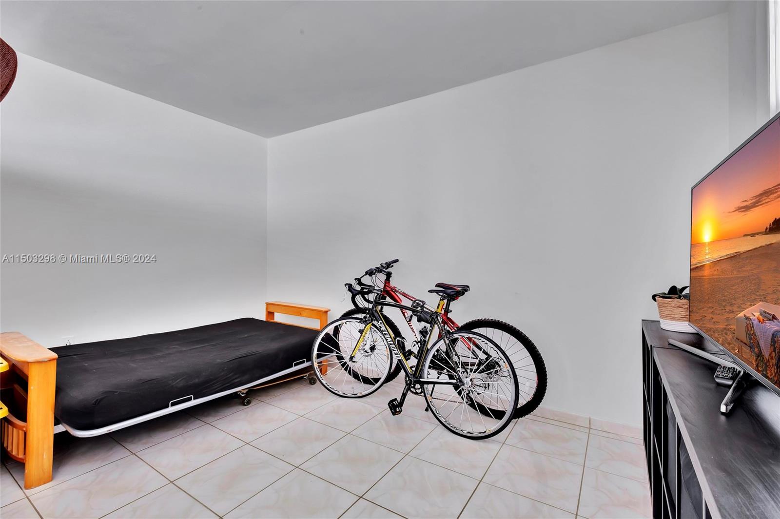 5825 Collins Ave 11E, Miami Beach, Florida 33140, 2 Bedrooms Bedrooms, ,2 BathroomsBathrooms,Residential,For Sale,5825 Collins Ave 11E,A11503298