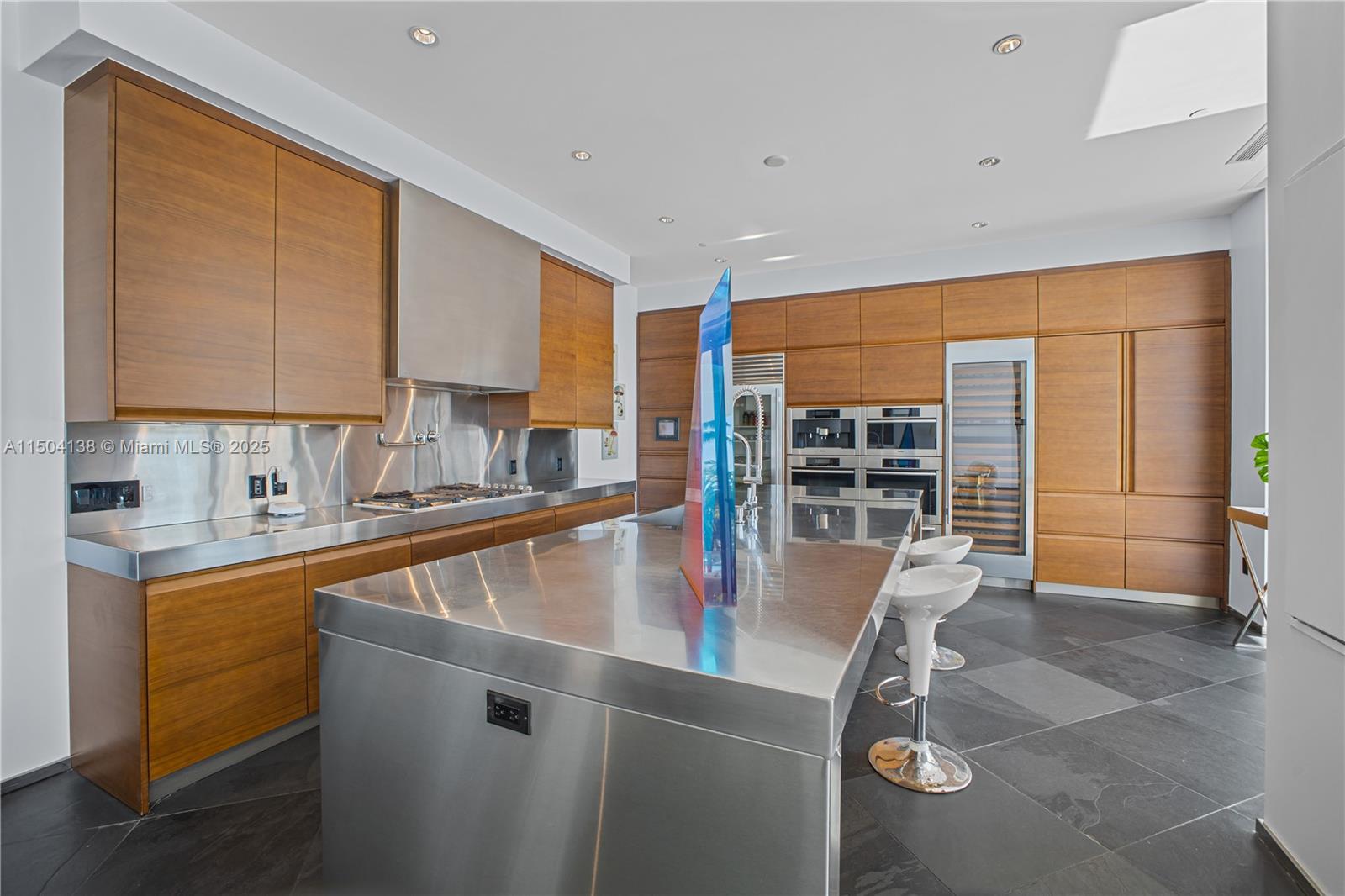 800 Pointe Dr, Miami Beach, FL, 33139 United States, 3 Bedrooms Bedrooms, ,3 BathroomsBathrooms,Residential,For Sale,Pointe Dr,A11504138