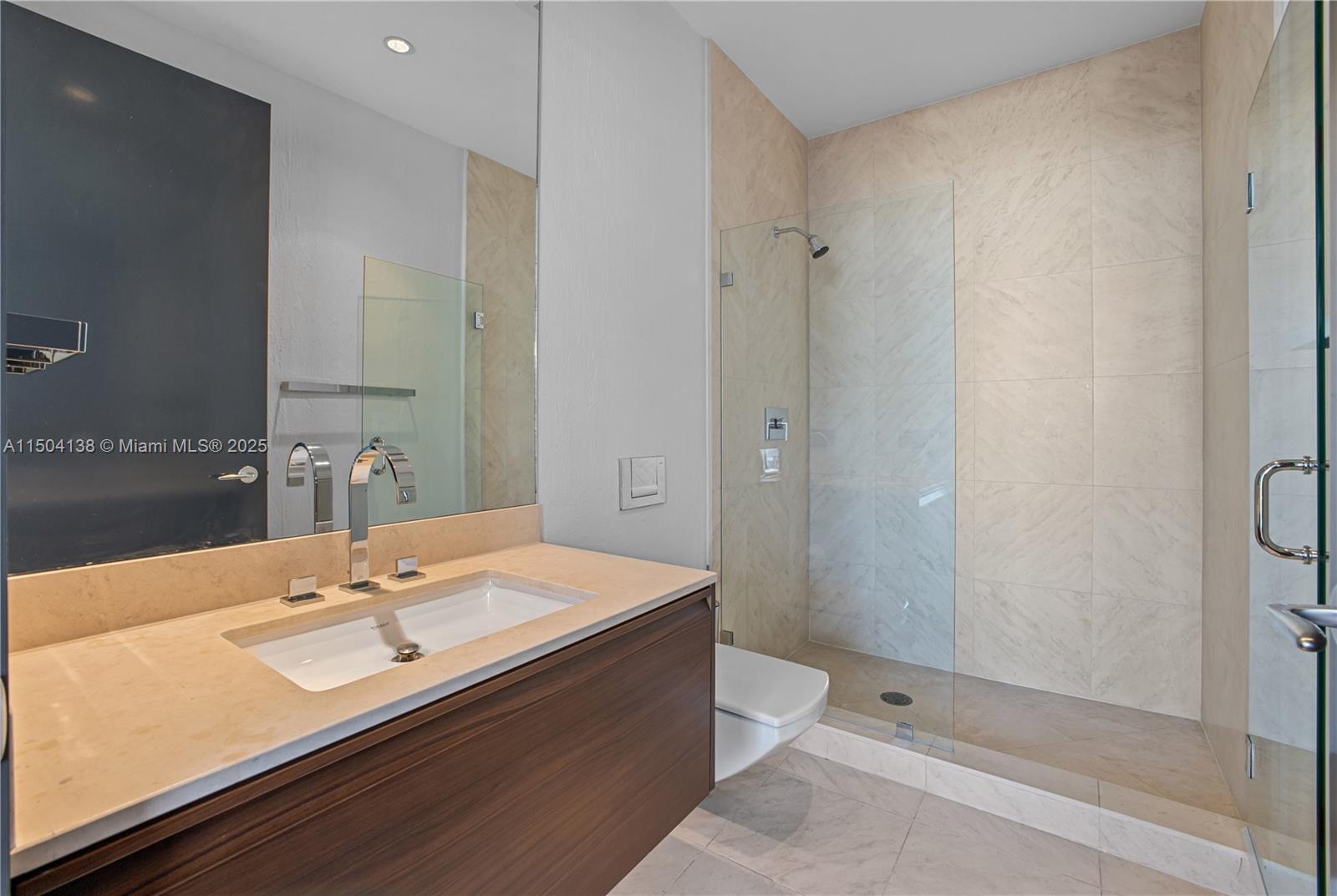 800 Pointe Dr, Miami Beach, FL, 33139 United States, 3 Bedrooms Bedrooms, ,3 BathroomsBathrooms,Residential,For Sale,Pointe Dr,A11504138
