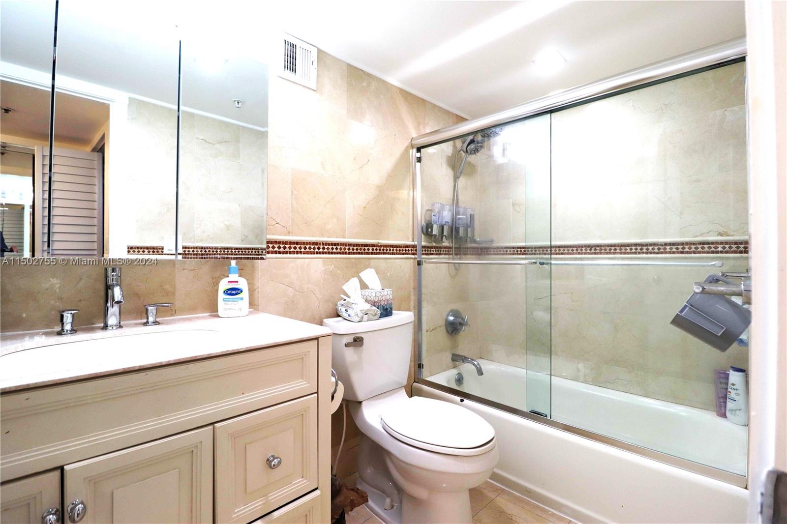 4101 Pine Tree Dr 1429, Miami Beach, Florida 33140, 2 Bedrooms Bedrooms, ,2 BathroomsBathrooms,Residential,For Sale,4101 Pine Tree Dr 1429,A11502755