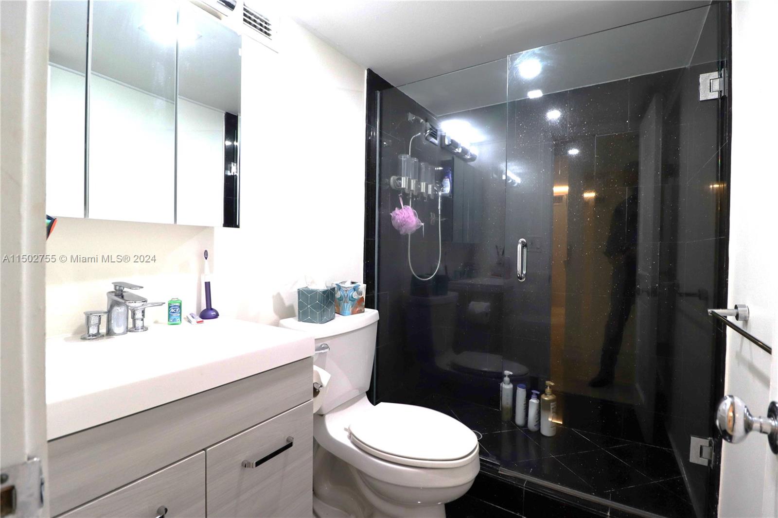 4101 Pine Tree Dr 1429, Miami Beach, Florida 33140, 2 Bedrooms Bedrooms, ,2 BathroomsBathrooms,Residential,For Sale,4101 Pine Tree Dr 1429,A11502755