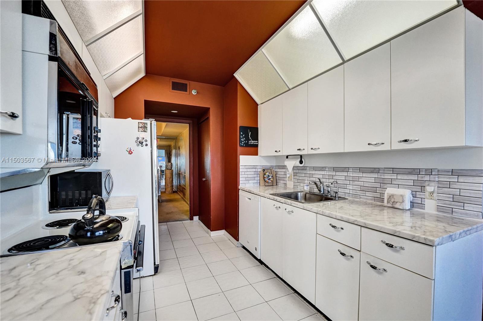 20281 E Country Club Dr 903, Aventura, Florida 33180, 2 Bedrooms Bedrooms, ,2 BathroomsBathrooms,Residential,For Sale,20281 E Country Club Dr 903,A11503567