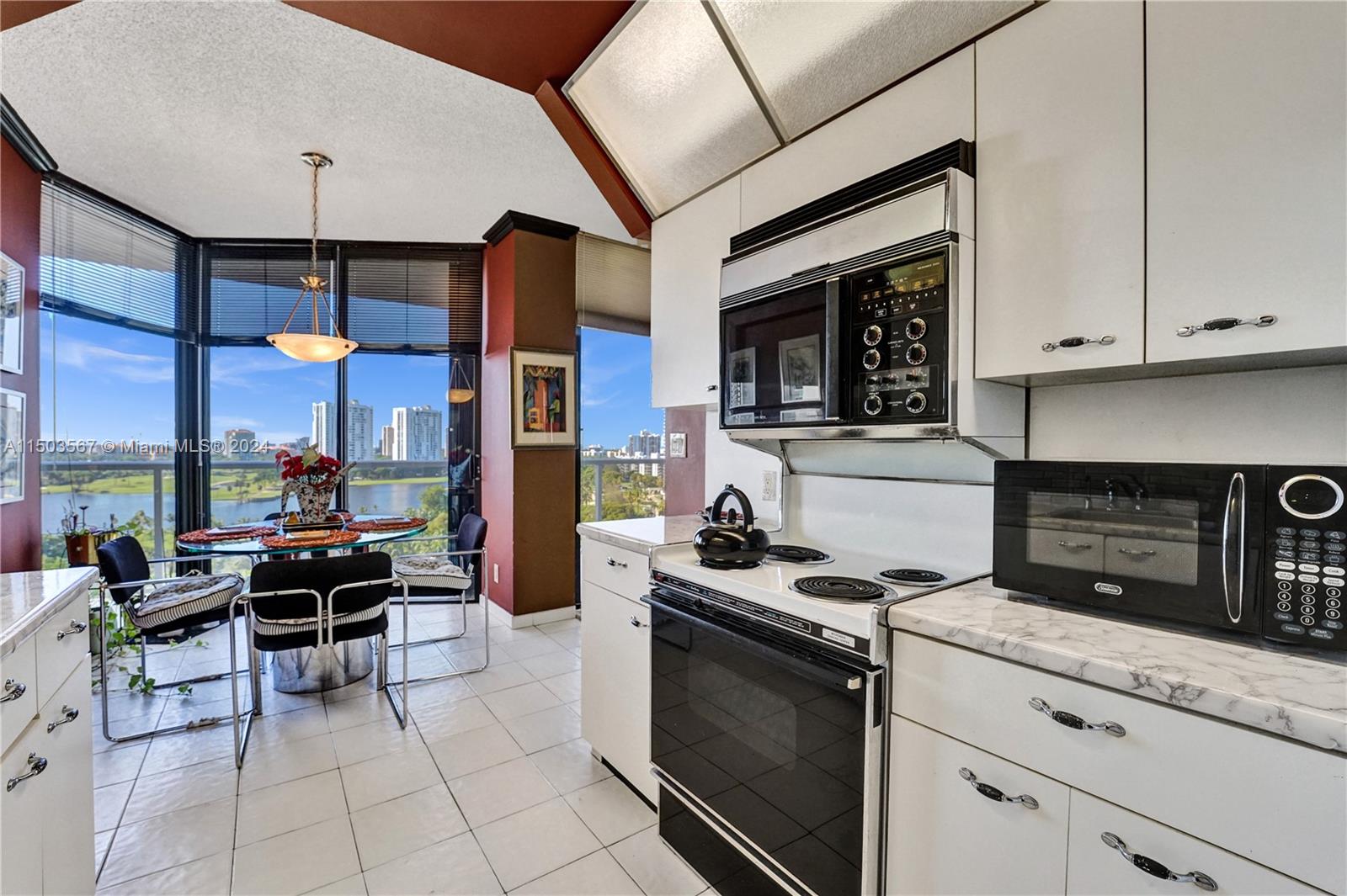 20281 E Country Club Dr 903, Aventura, Florida 33180, 2 Bedrooms Bedrooms, ,2 BathroomsBathrooms,Residential,For Sale,20281 E Country Club Dr 903,A11503567