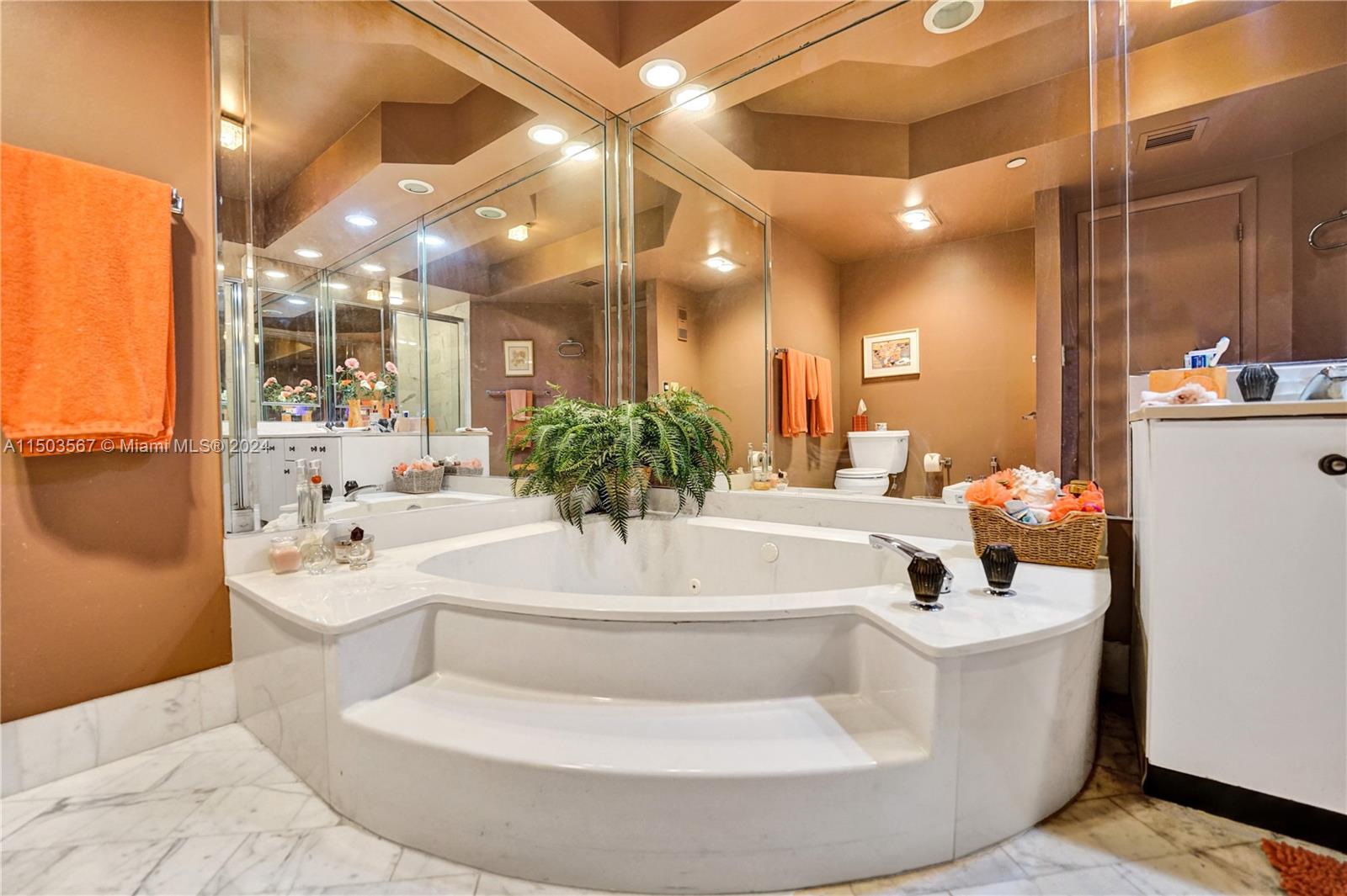 20281 E Country Club Dr 903, Aventura, Florida 33180, 2 Bedrooms Bedrooms, ,2 BathroomsBathrooms,Residential,For Sale,20281 E Country Club Dr 903,A11503567