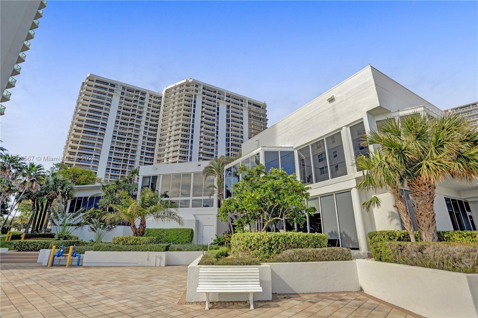 20281 E Country Club Dr 903, Aventura, Florida 33180, 2 Bedrooms Bedrooms, ,2 BathroomsBathrooms,Residential,For Sale,20281 E Country Club Dr 903,A11503567