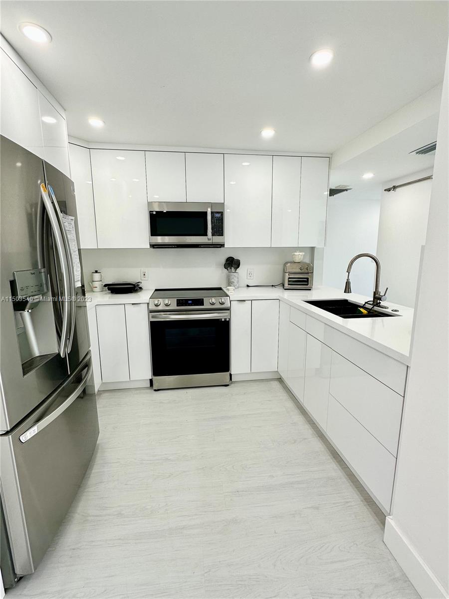 1950 S Ocean Dr 17J, Hallandale Beach, Florida 33009, 2 Bedrooms Bedrooms, ,2 BathroomsBathrooms,Residential,For Sale,1950 S Ocean Dr 17J,A11503540