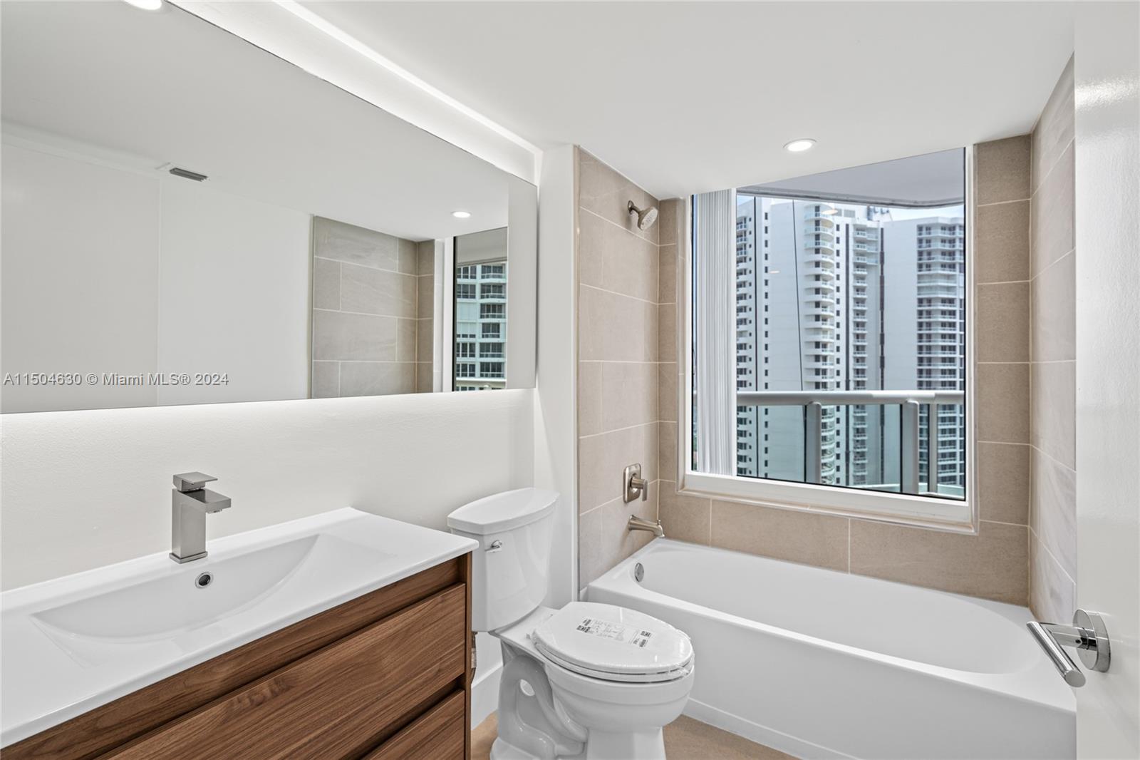 21055 Yacht Club Dr, Aventura, FL, 33180 United States, 3 Bedrooms Bedrooms, ,2 BathroomsBathrooms,Residential,For Sale,Yacht Club Dr,A11504630