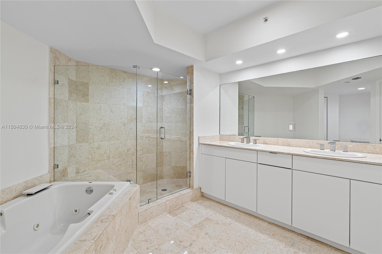 21055 Yacht Club Dr, Aventura, FL, 33180 United States, 3 Bedrooms Bedrooms, ,2 BathroomsBathrooms,Residential,For Sale,Yacht Club Dr,A11504630