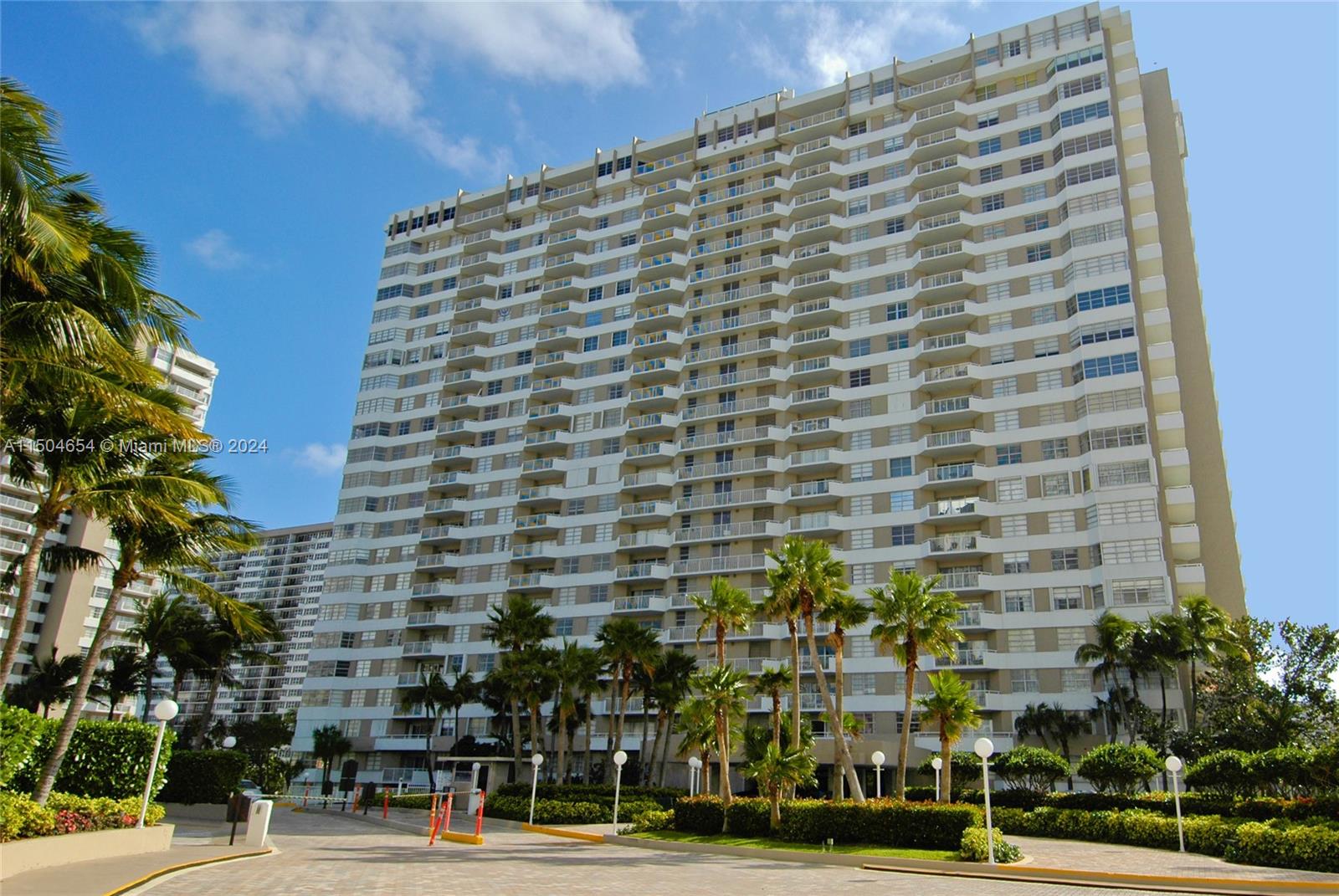 1985 S Ocean Dr 2F, Hallandale Beach, Florida 33009, 2 Bedrooms Bedrooms, ,2 BathroomsBathrooms,Residential,For Sale,1985 S Ocean Dr 2F,A11504654
