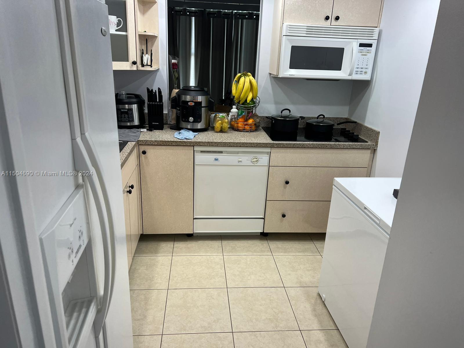 17570 Atlantic Blvd, Sunny Isles Beach, FL, 33160 United States, 1 Bedroom Bedrooms, ,1 BathroomBathrooms,Residential,For Sale,Atlantic Blvd,A11504690