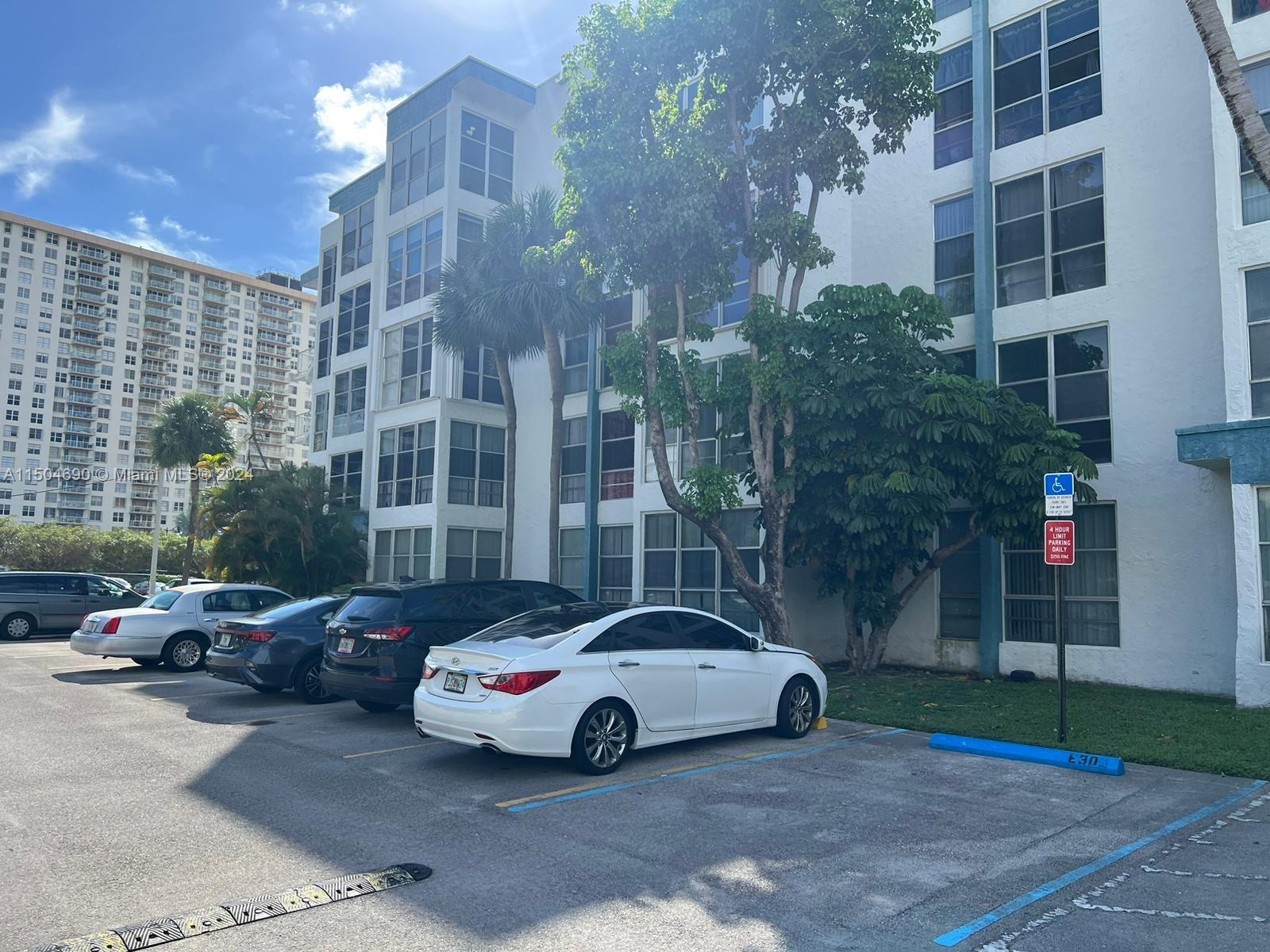 17570 Atlantic Blvd, Sunny Isles Beach, FL, 33160 United States, 1 Bedroom Bedrooms, ,1 BathroomBathrooms,Residential,For Sale,Atlantic Blvd,A11504690