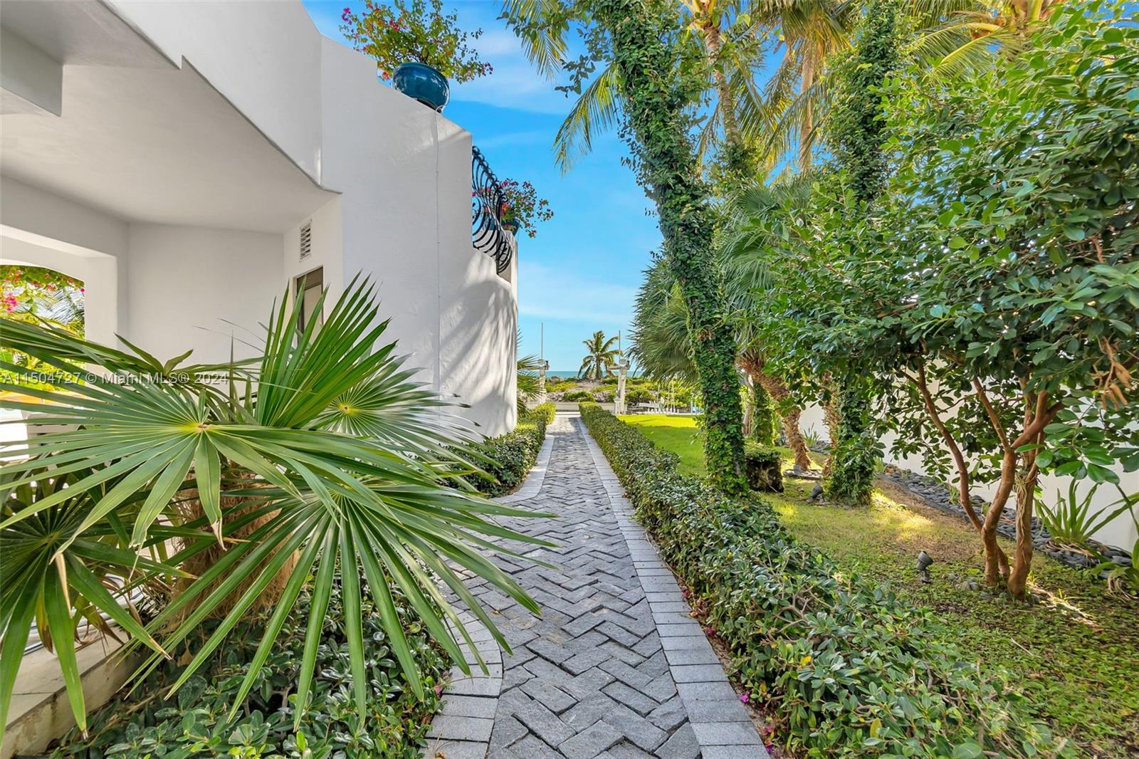 210 Seaview Cir, Marathon, FL, 33050 United States, 4 Bedrooms Bedrooms, ,4 BathroomsBathrooms,Residential,For Sale,Seaview Cir,A11504727
