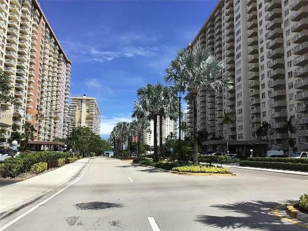 250 174th St 212, Sunny Isles Beach, Florida 33160, 1 Bedroom Bedrooms, ,2 BathroomsBathrooms,Residential,For Sale,250 174th St 212,A11504768