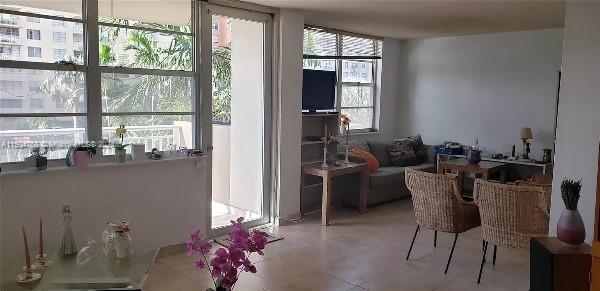 250 174th St 212, Sunny Isles Beach, Florida 33160, 1 Bedroom Bedrooms, ,2 BathroomsBathrooms,Residential,For Sale,250 174th St 212,A11504768