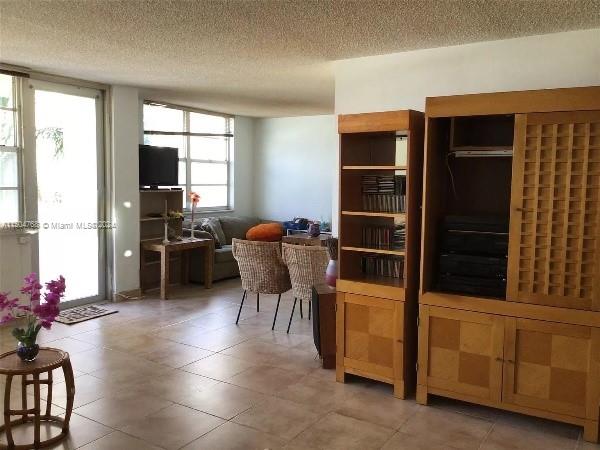 250 174th St, Sunny Isles Beach, FL, 33160 United States, 1 Bedroom Bedrooms, ,2 BathroomsBathrooms,Residential,For Sale,174th St,A11504768