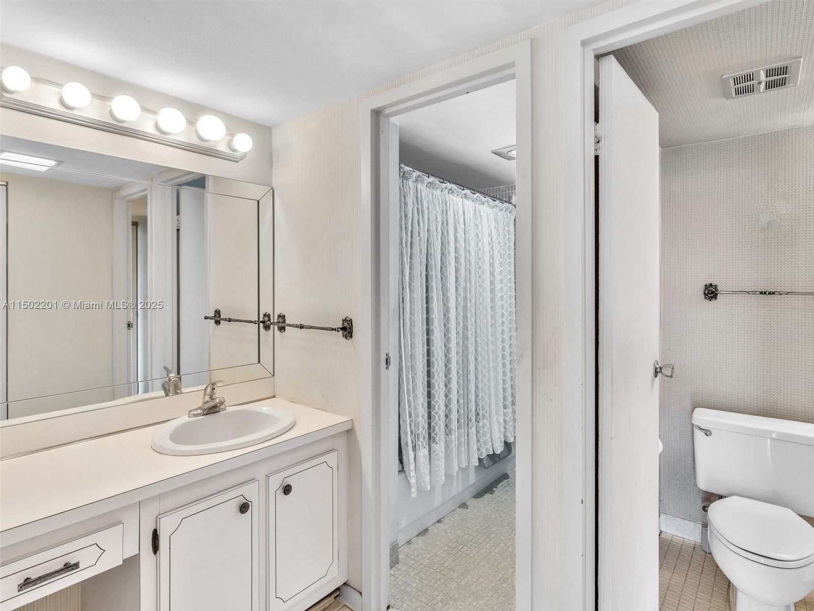 3675 N Country Club Dr 707, Aventura, Florida 33180, 1 Bedroom Bedrooms, ,1 BathroomBathrooms,Residential,For Sale,3675 N Country Club Dr 707,A11502201