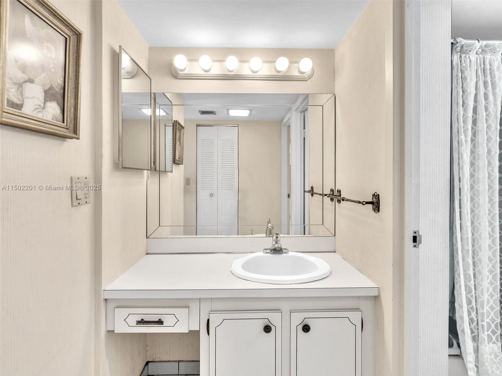 3675 N Country Club Dr 707, Aventura, Florida 33180, 1 Bedroom Bedrooms, ,1 BathroomBathrooms,Residential,For Sale,3675 N Country Club Dr 707,A11502201
