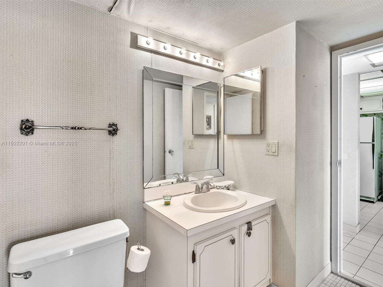 3675 N Country Club Dr 707, Aventura, Florida 33180, 1 Bedroom Bedrooms, ,1 BathroomBathrooms,Residential,For Sale,3675 N Country Club Dr 707,A11502201
