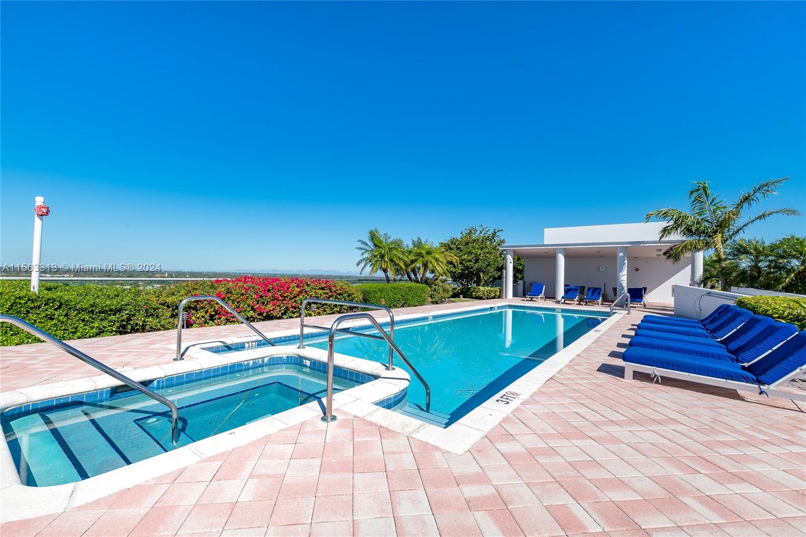 Rooftop Pool & Hot Tub
